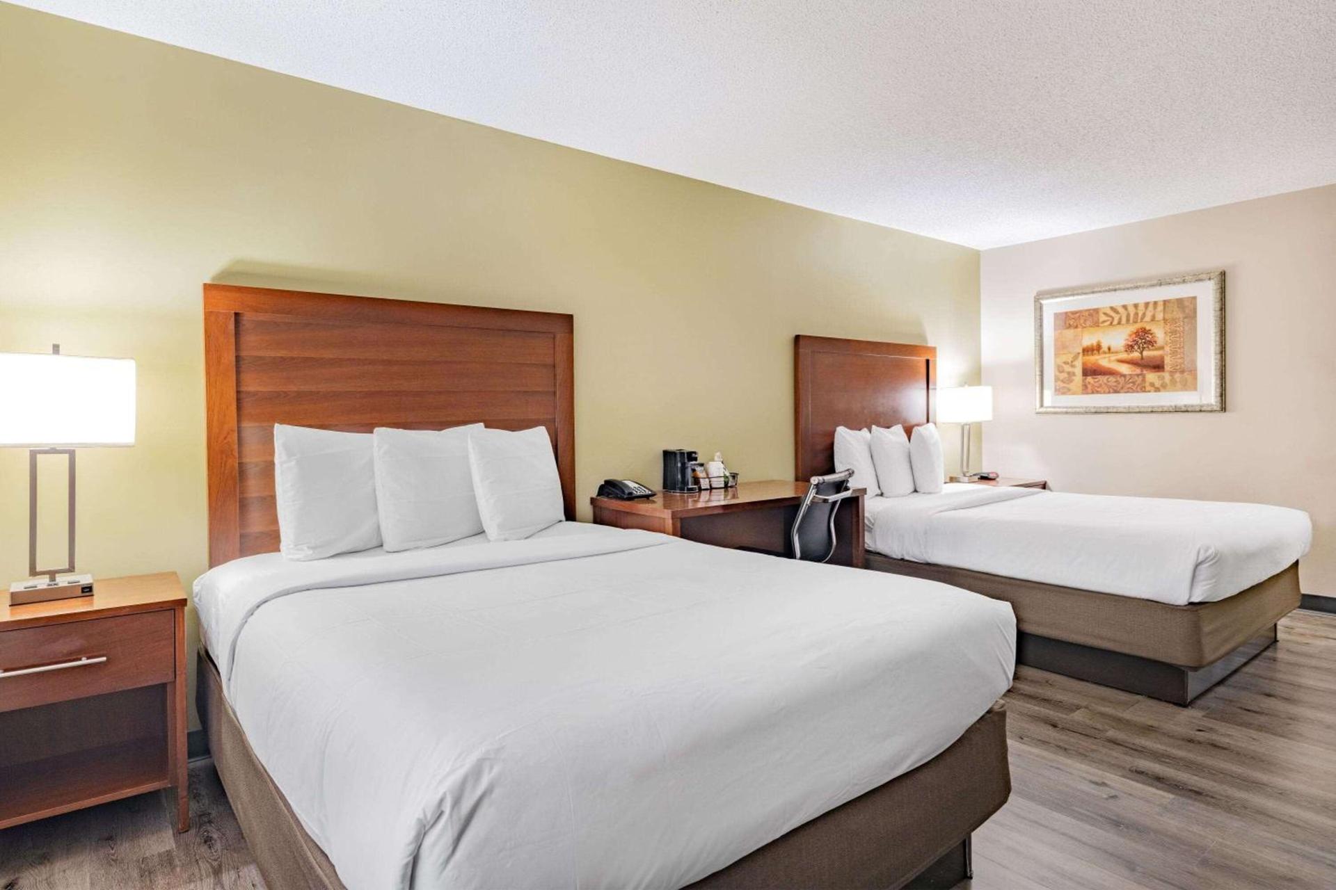 Baymont by Wyndham Gurnee photo 24