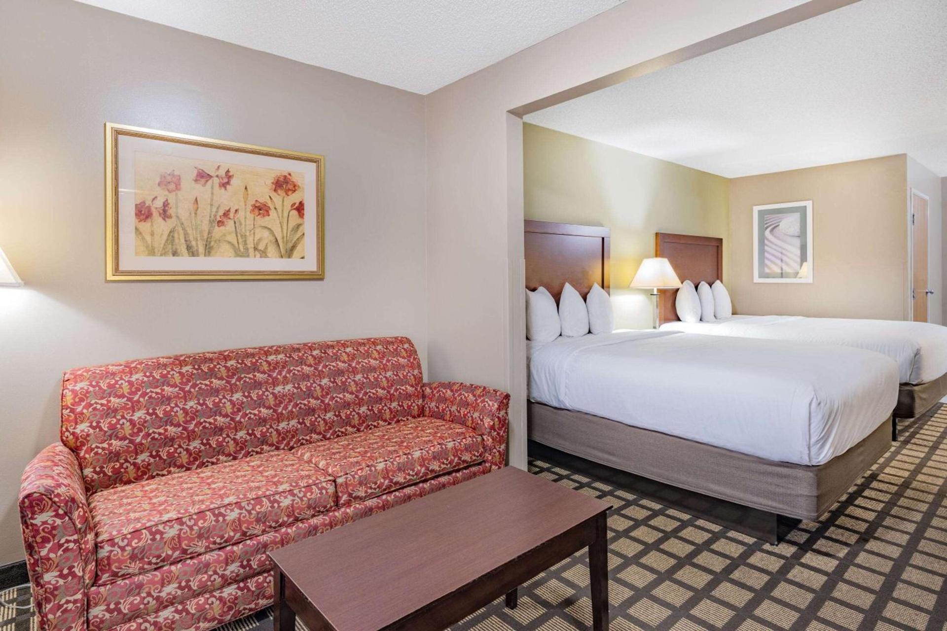 Baymont by Wyndham Gurnee photo 27