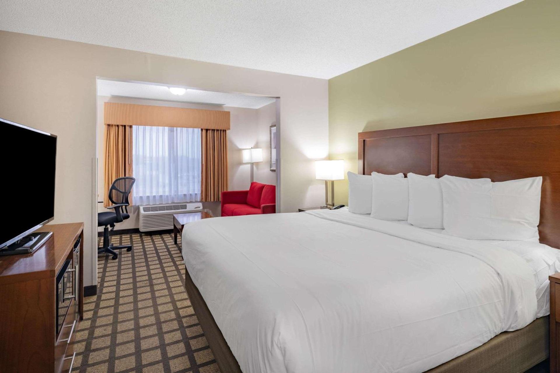 Baymont by Wyndham Gurnee photo 30