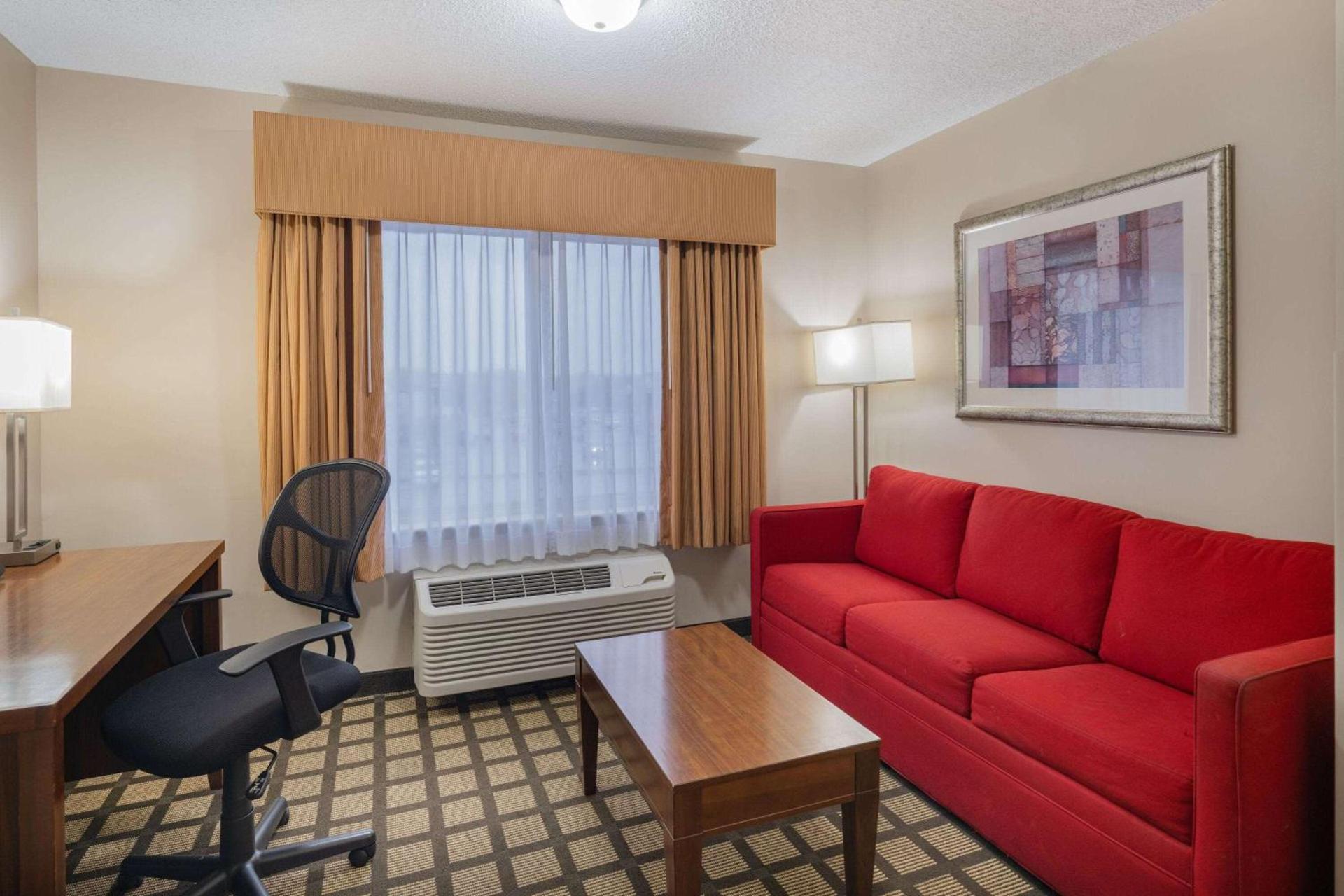 Baymont by Wyndham Gurnee photo 31