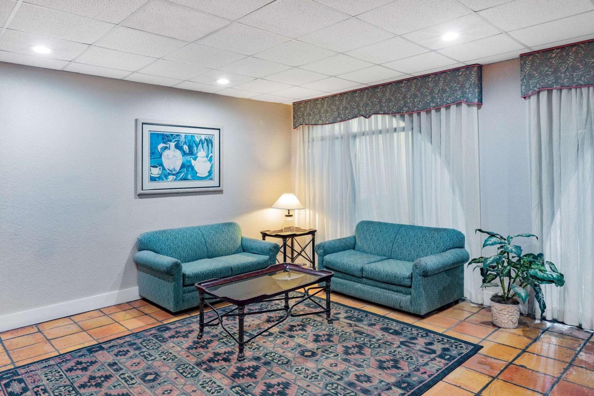Days Inn by Wyndham Del Rio photo 7