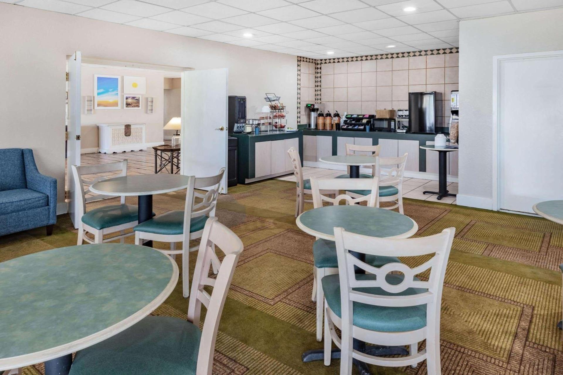 Days Inn by Wyndham Del Rio photo 26