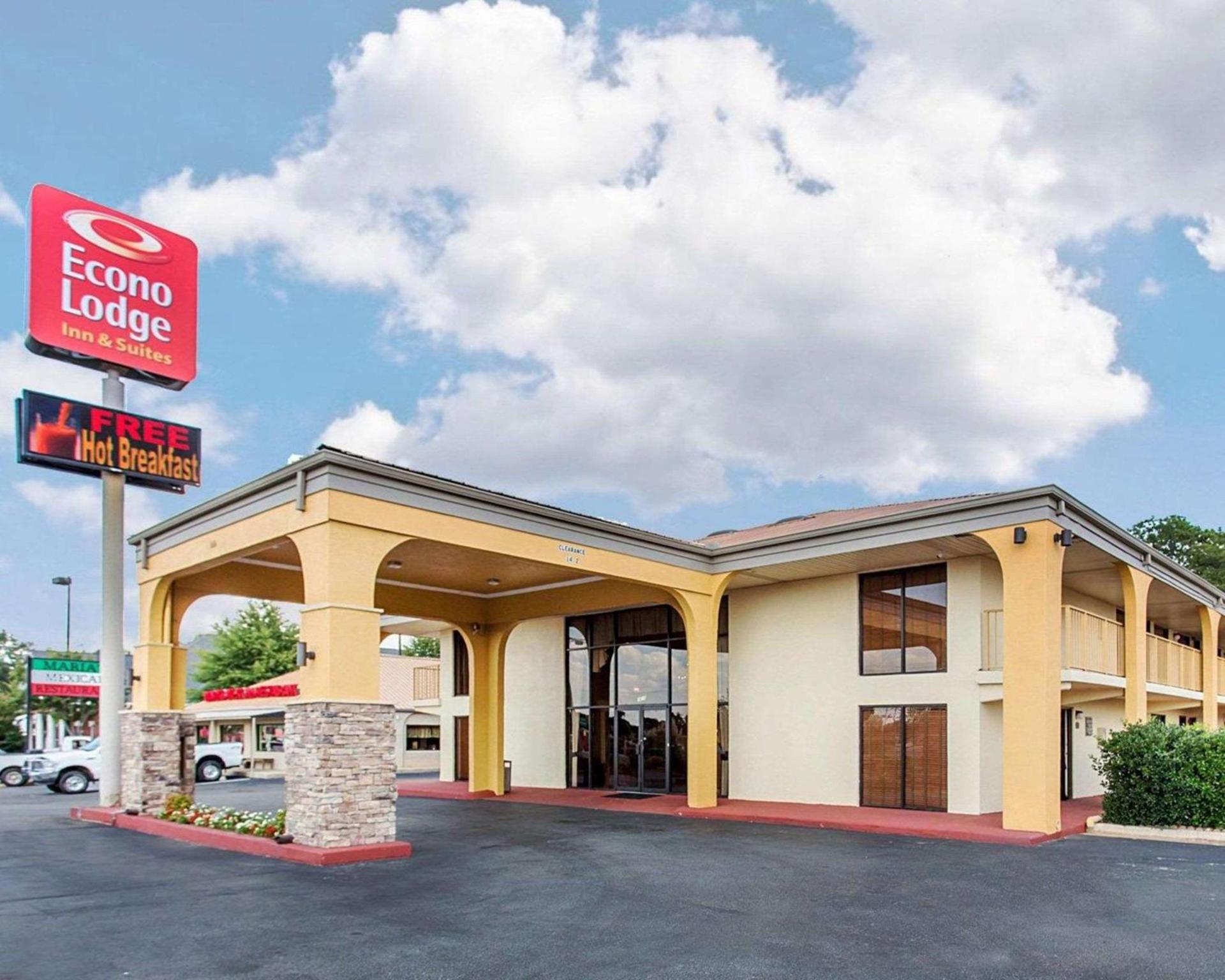 Econo Lodge Inn & Suites Griffin North photo 2