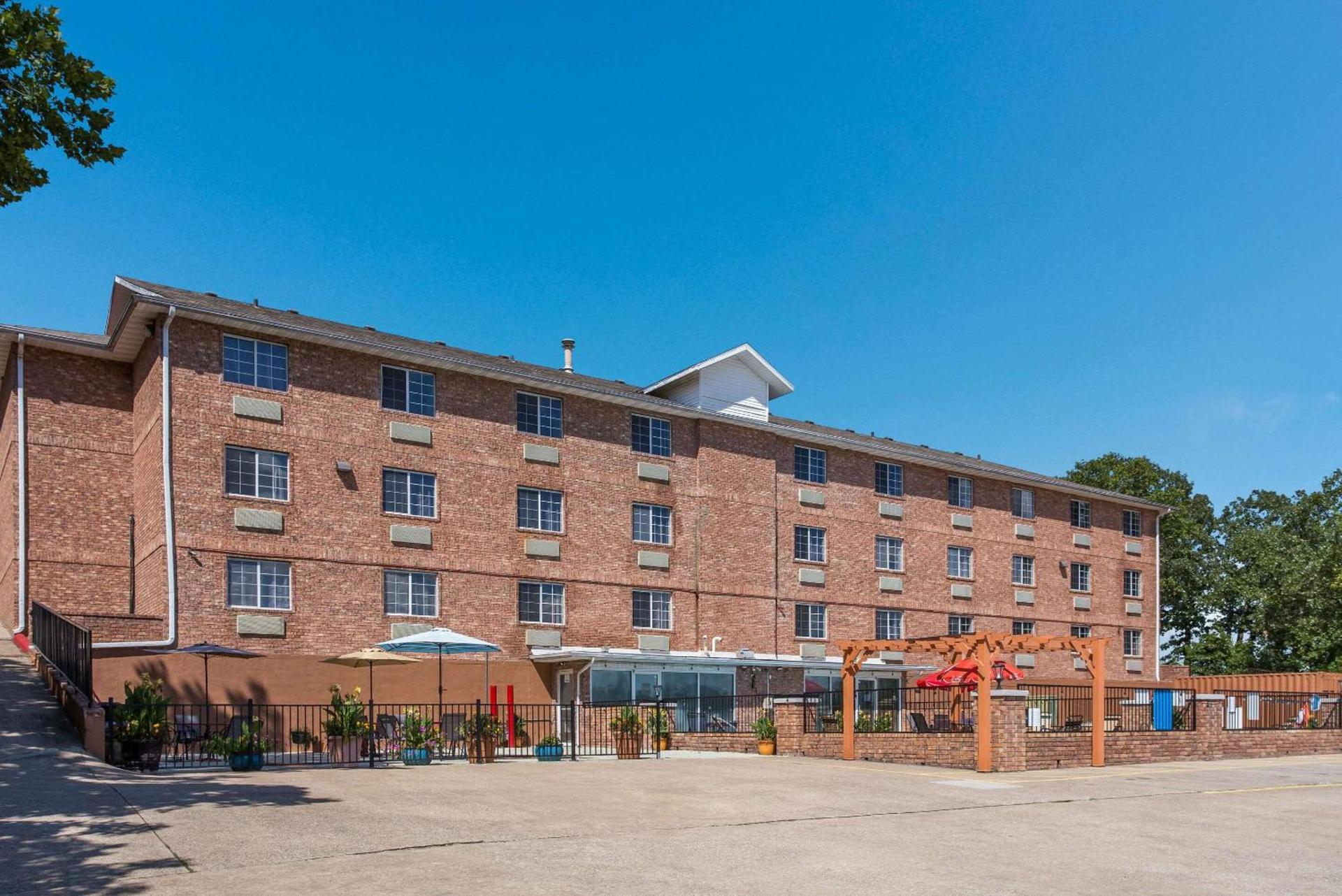 Rodeway Inn Branson, Brick House photo 1