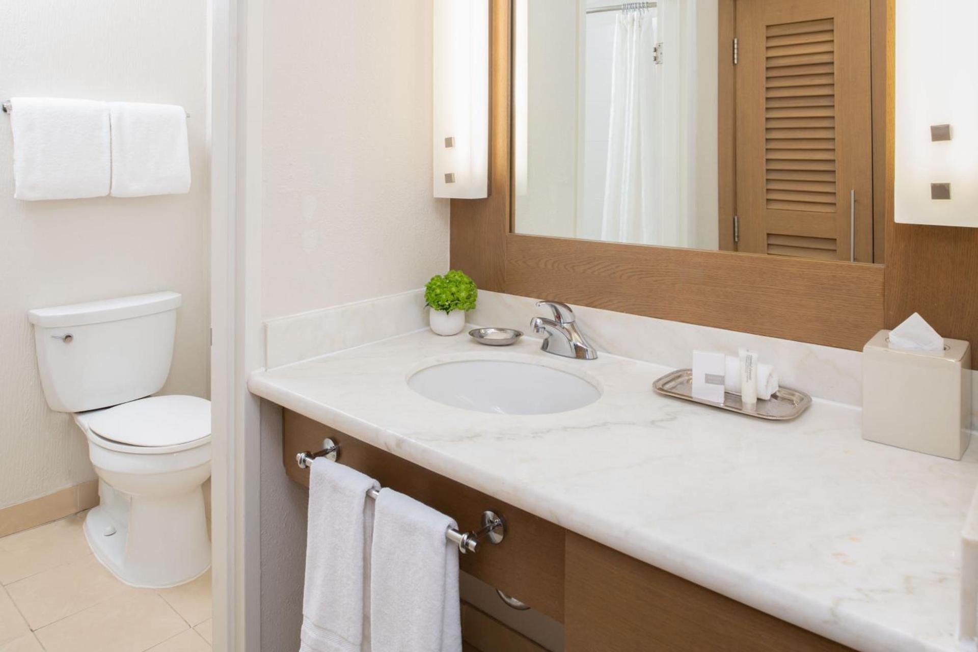 The Lodge at Tiburon photo 26