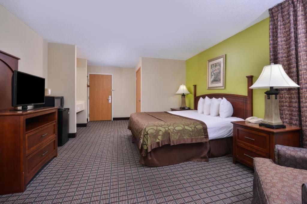 Regency Inn Geneseo IL photo 23