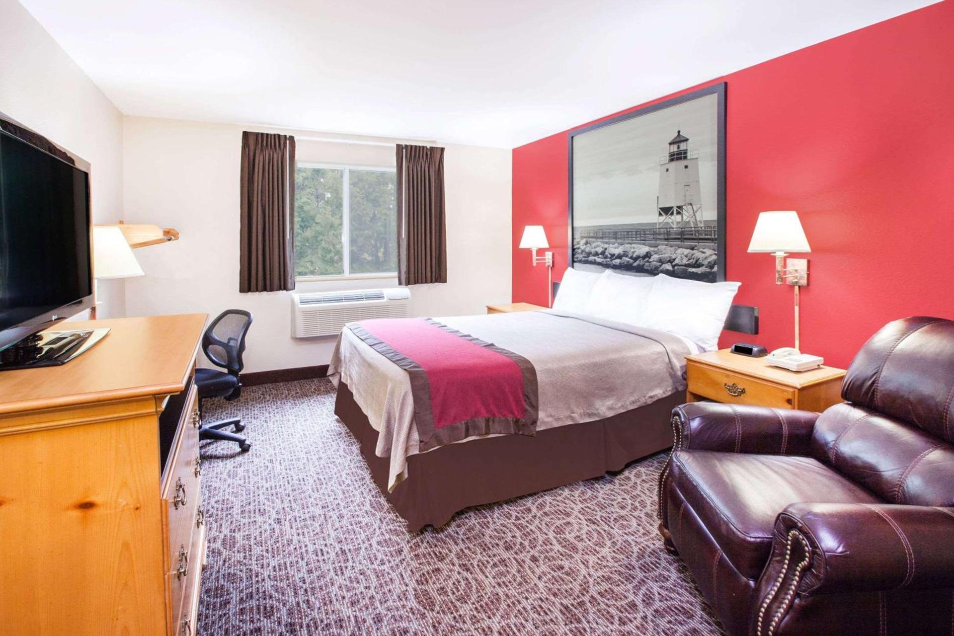 Super 8 by Wyndham West Branch photo 10