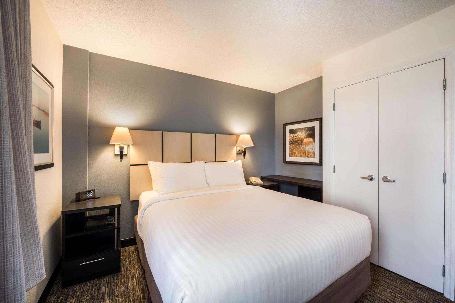 Sonesta Simply Suites Austin The Domain Area photo 7