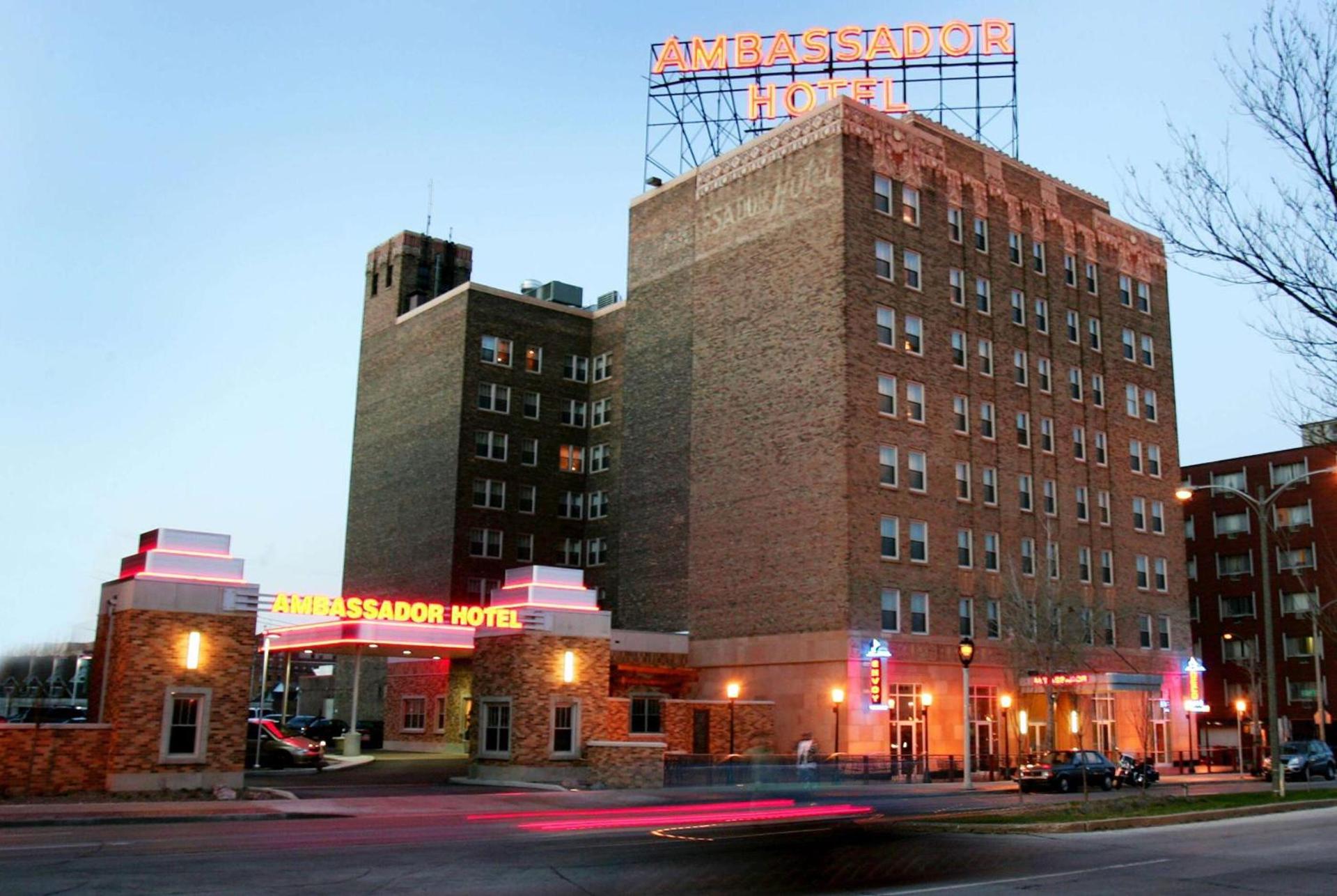 Ambassador Hotel Milwaukee, Trademark Collection by Wyndham — hotel in Milwaukee