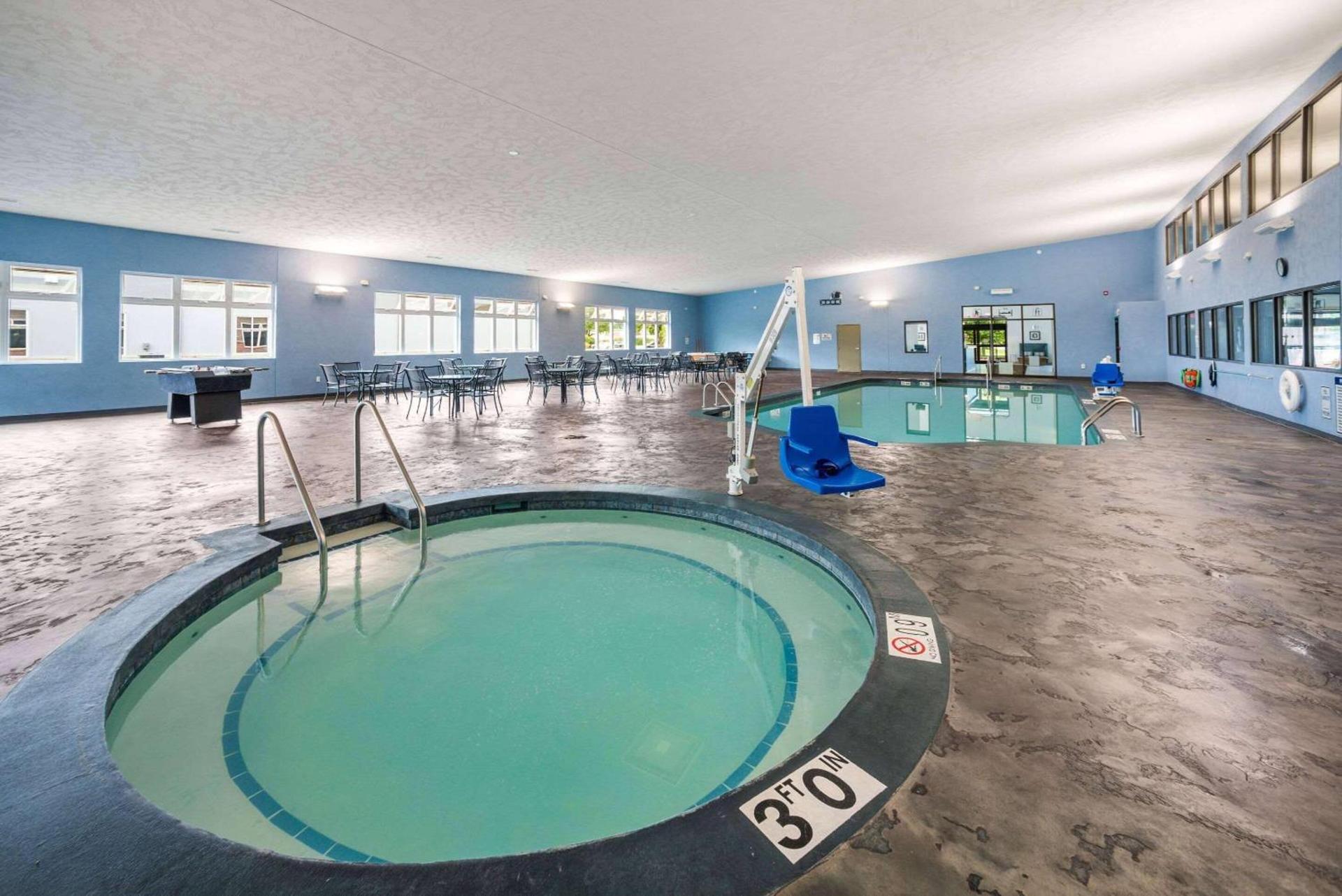 AmericInn by Wyndham Green Bay Near Stadium photo 3