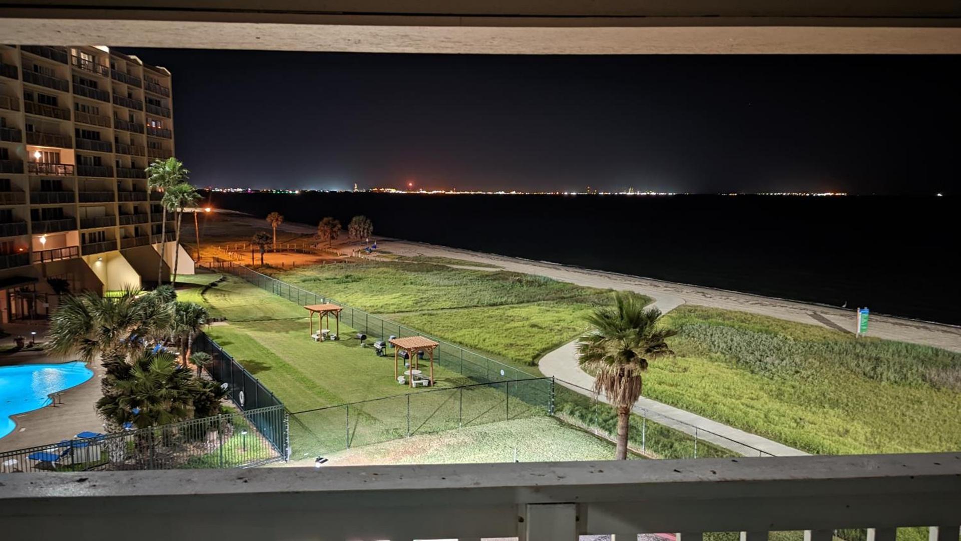 Beach View & SeaBreezes photo 3