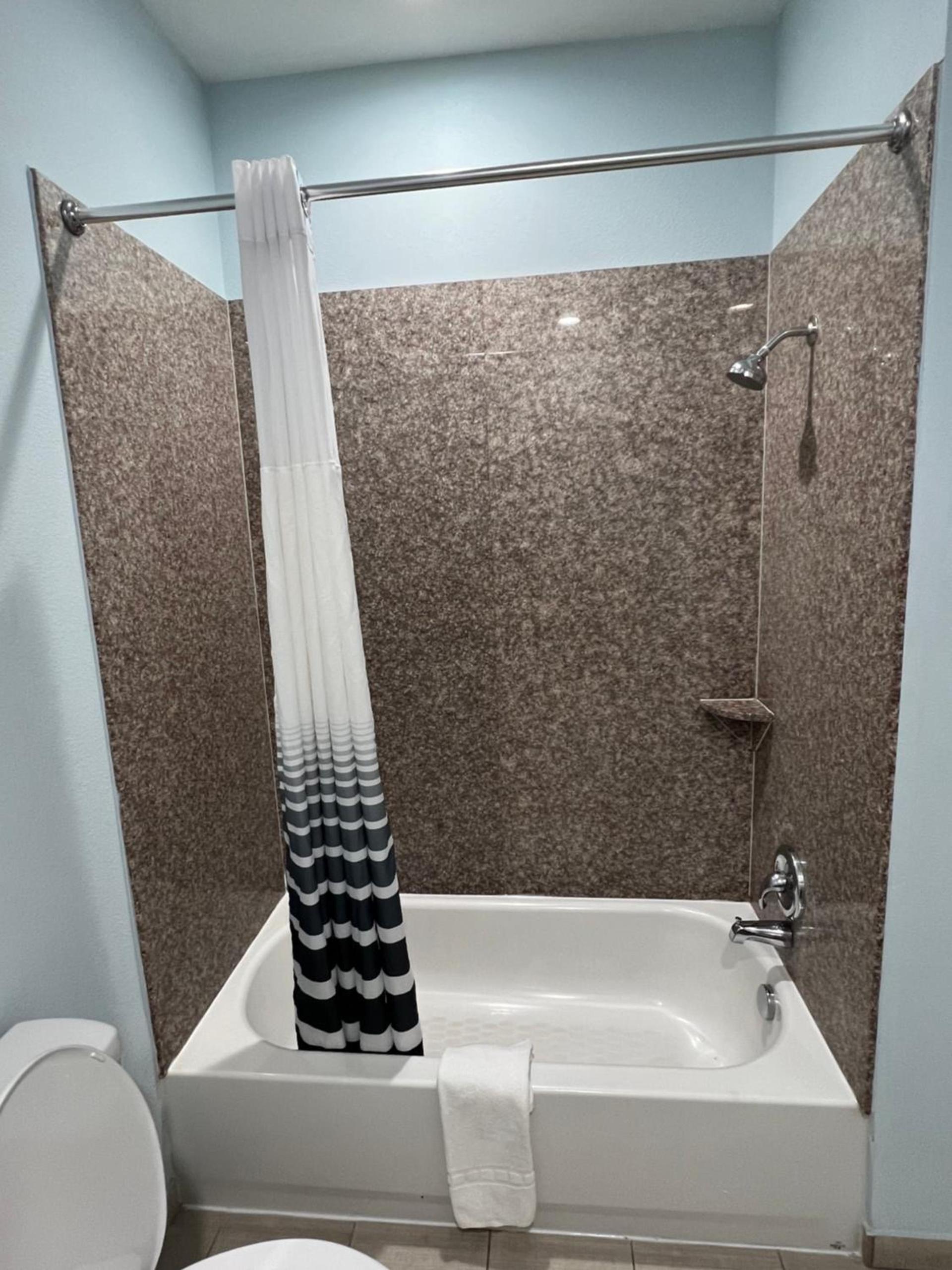 Americas Best Value Inn Sulphur photo 12