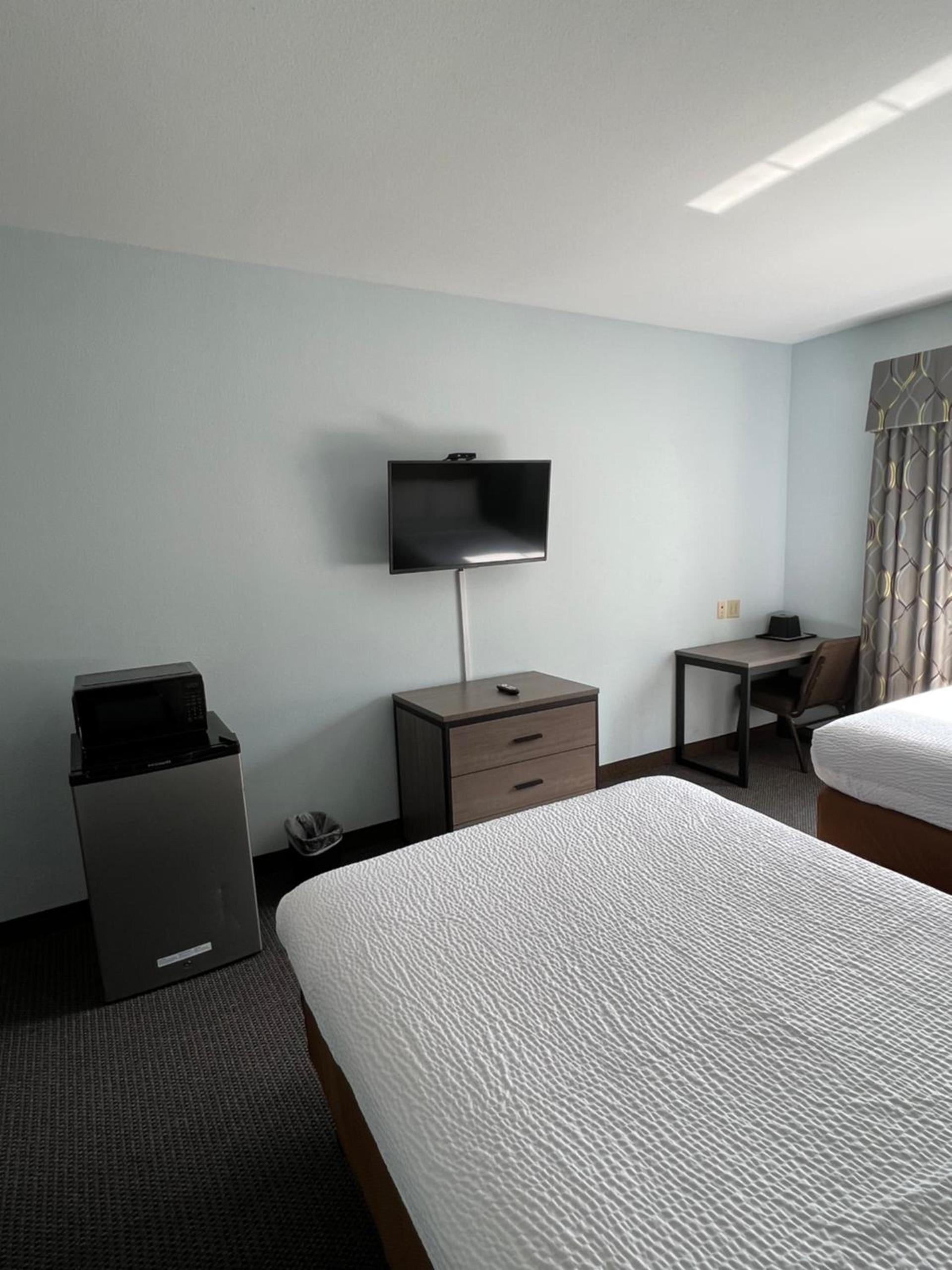 Americas Best Value Inn Sulphur photo 19