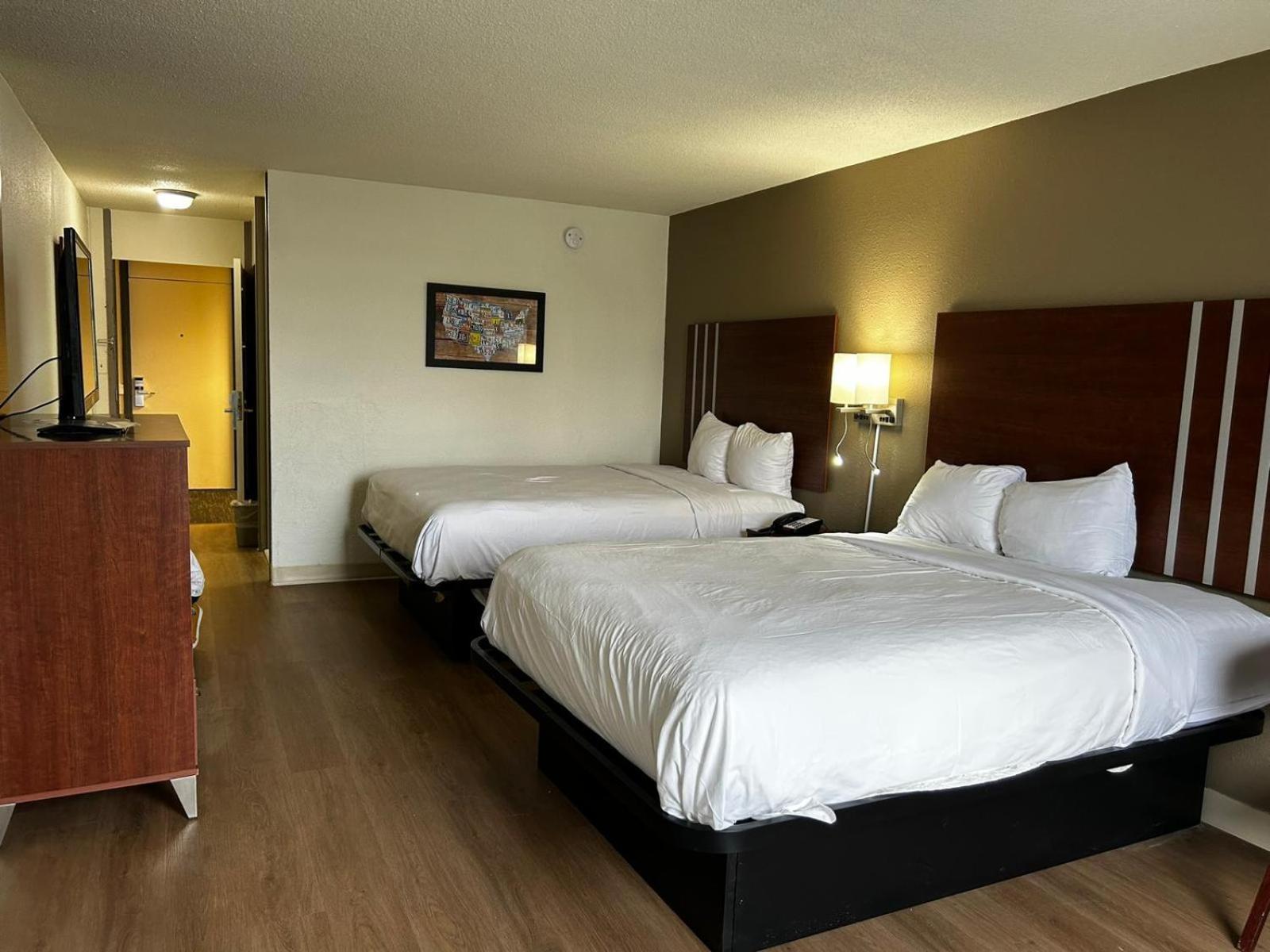 Econo Lodge Inn & Suites Chambersburg Central photo 13