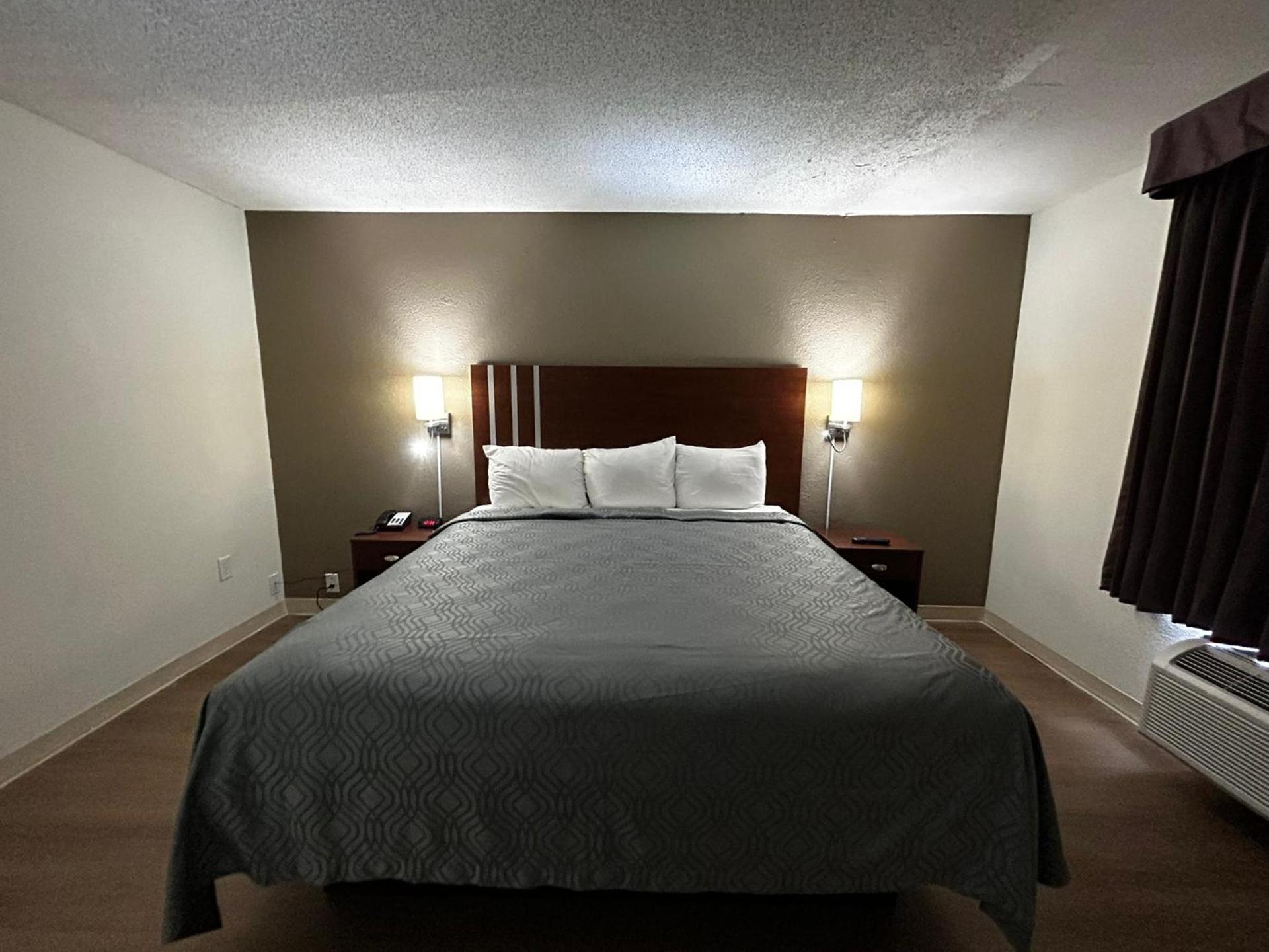 Econo Lodge Inn & Suites Chambersburg Central photo 27