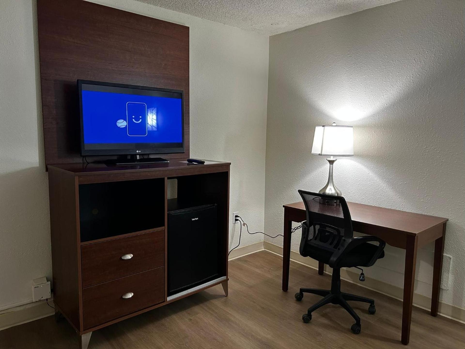 Econo Lodge Inn & Suites Chambersburg Central photo 16