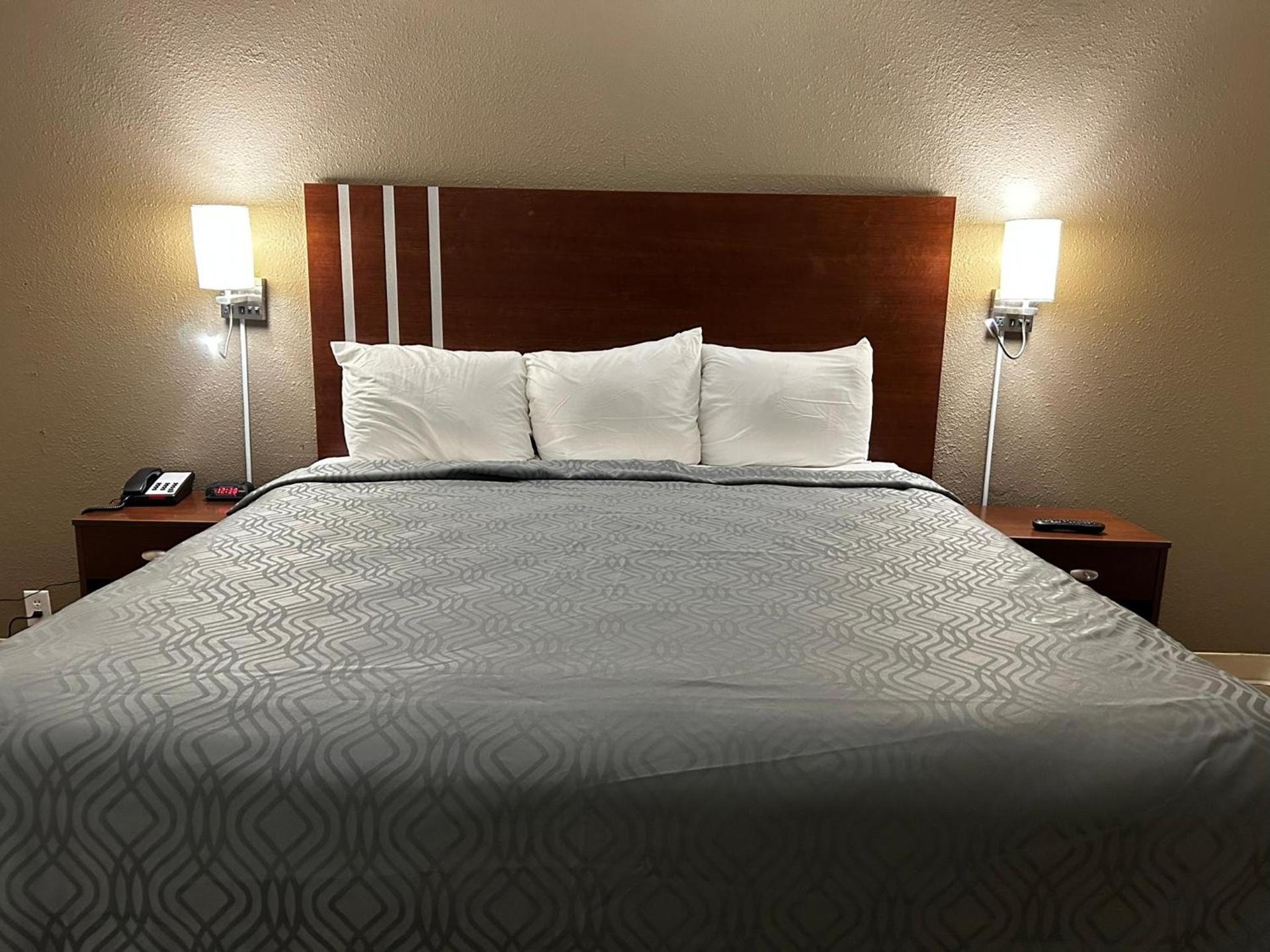 Econo Lodge Inn & Suites Chambersburg Central photo 22