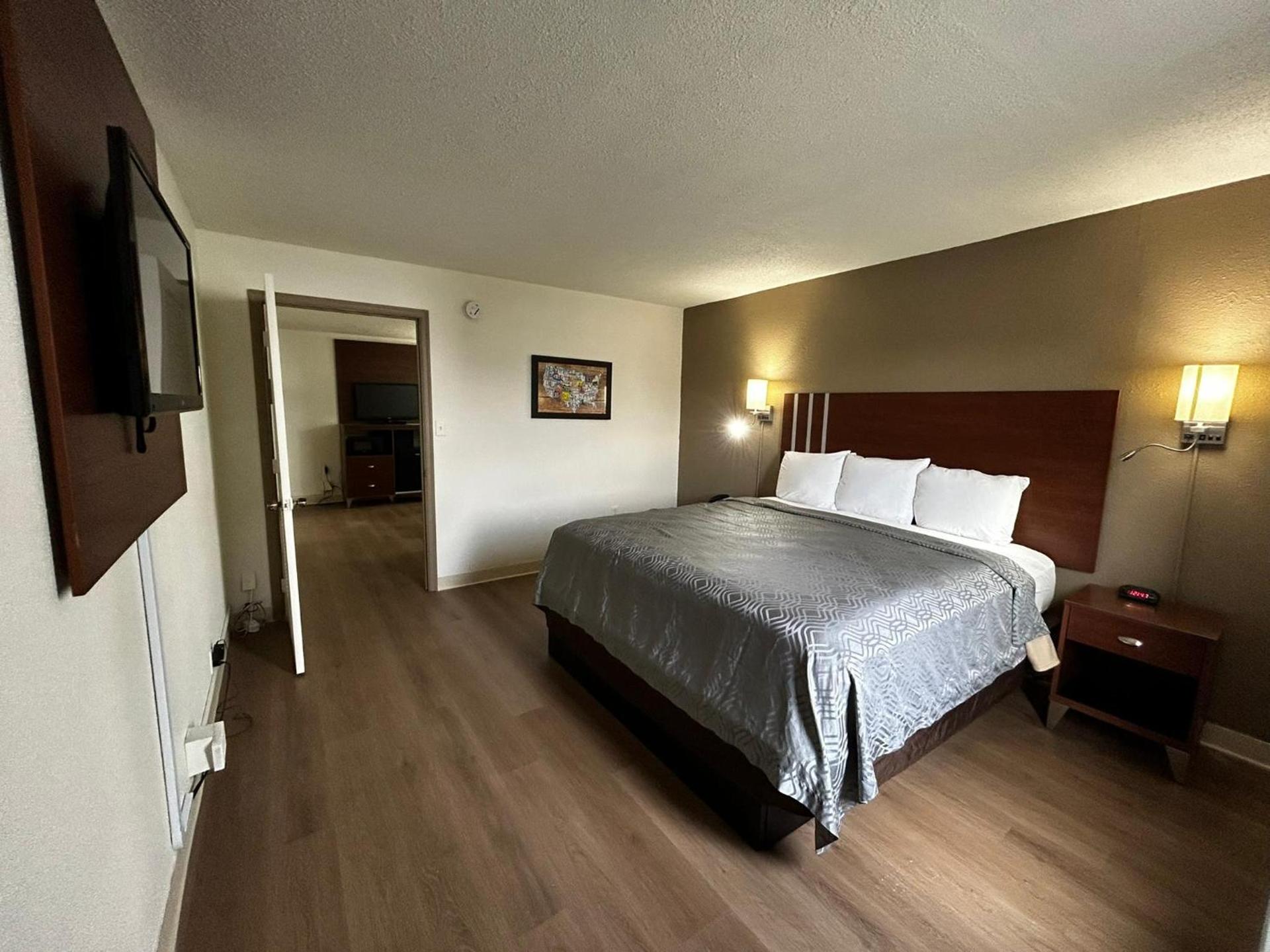 Econo Lodge Inn & Suites Chambersburg Central photo 25