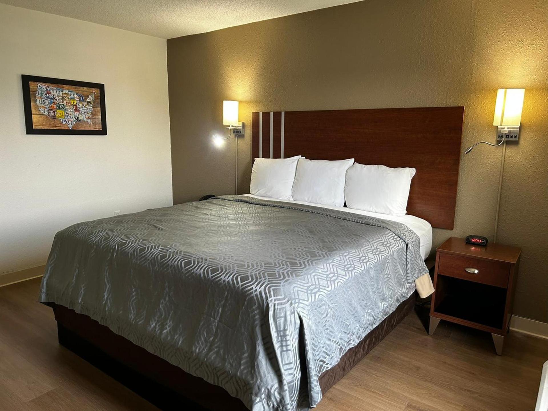 Econo Lodge Inn & Suites Chambersburg Central photo 29