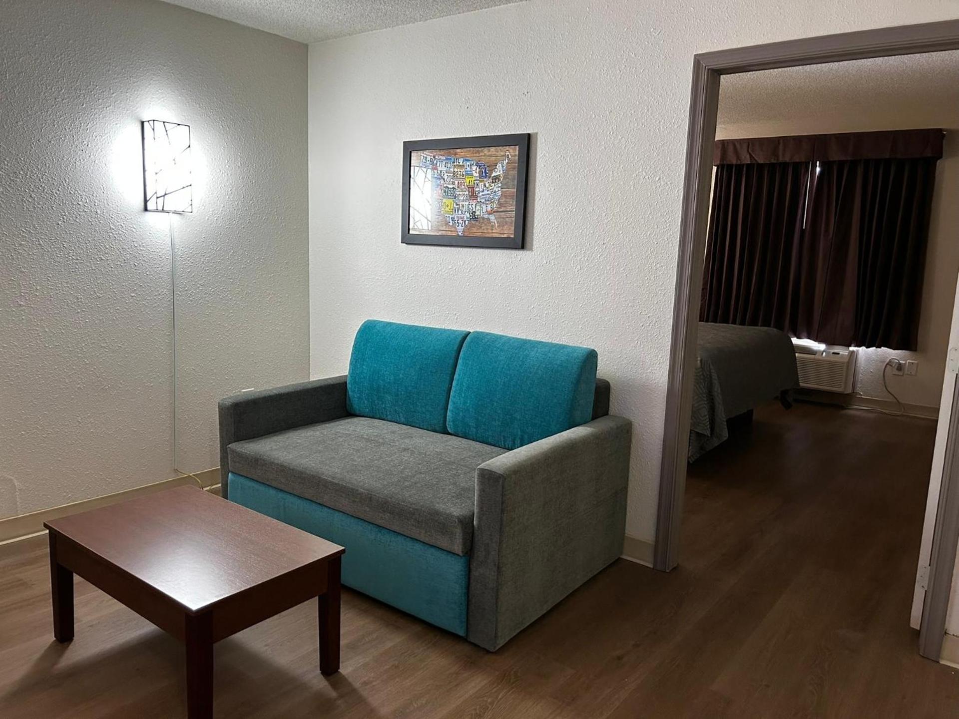Econo Lodge Inn & Suites Chambersburg Central photo 30