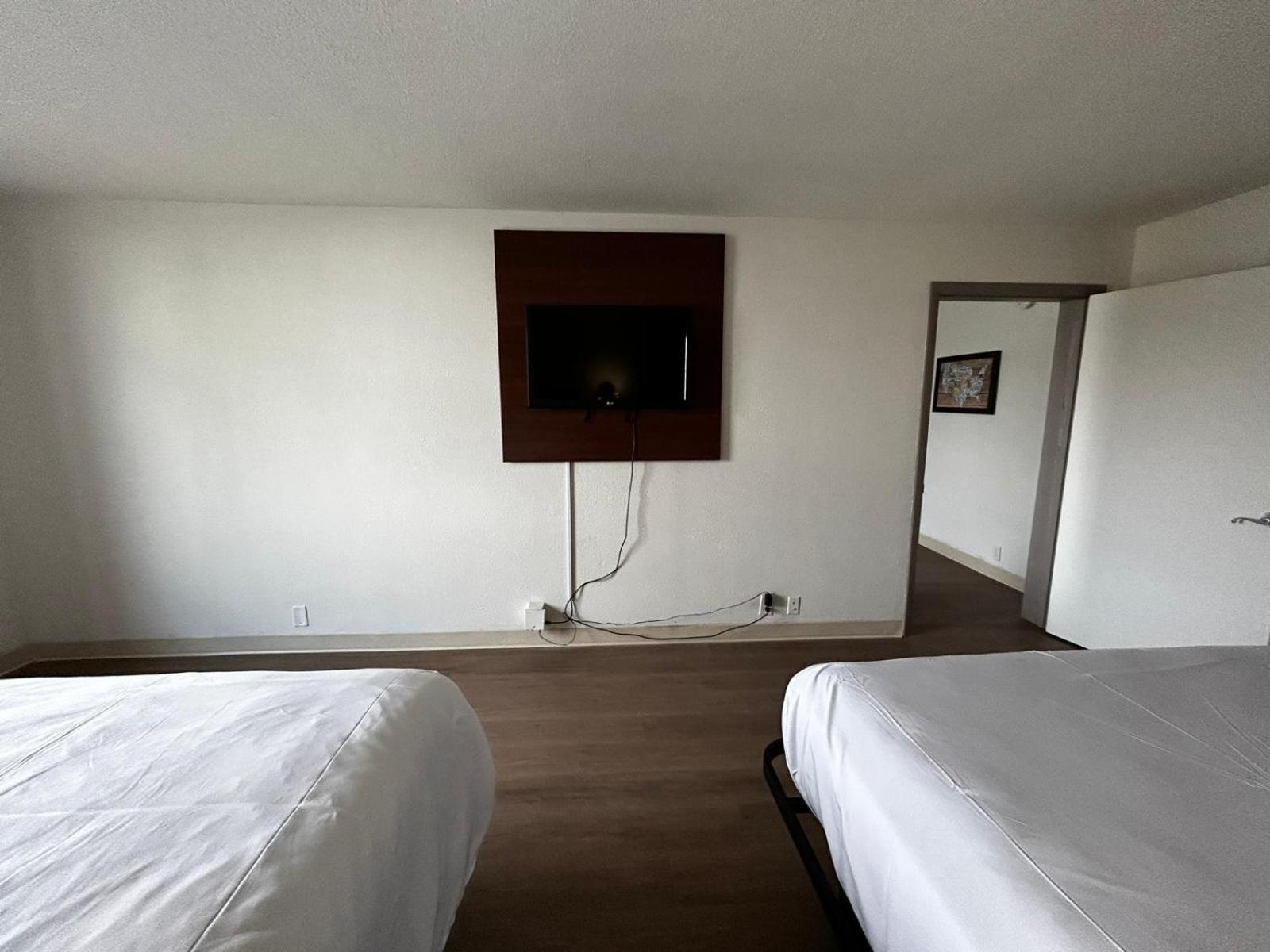 Econo Lodge Inn & Suites Chambersburg Central photo 31
