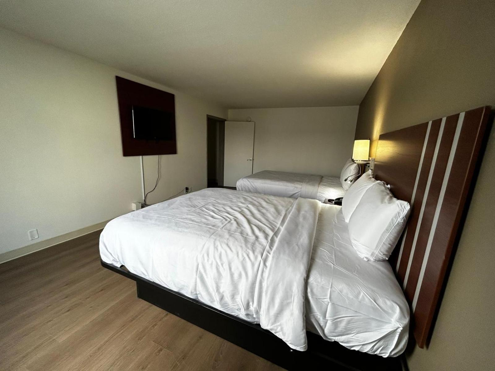 Econo Lodge Inn & Suites Chambersburg Central photo 35