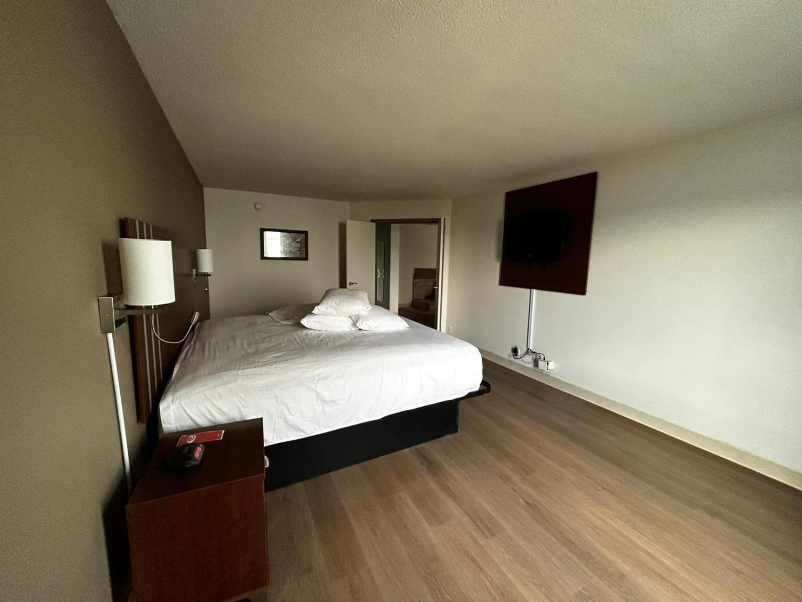 Econo Lodge Inn & Suites Chambersburg Central photo 34