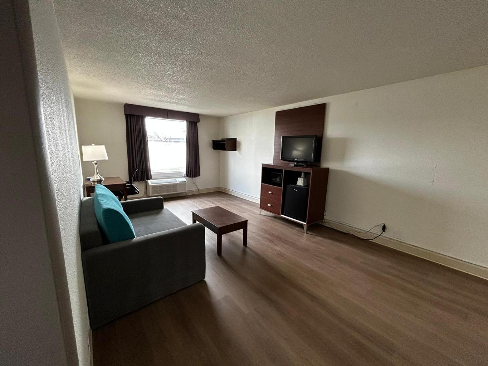 Econo Lodge Inn & Suites Chambersburg Central photo 37