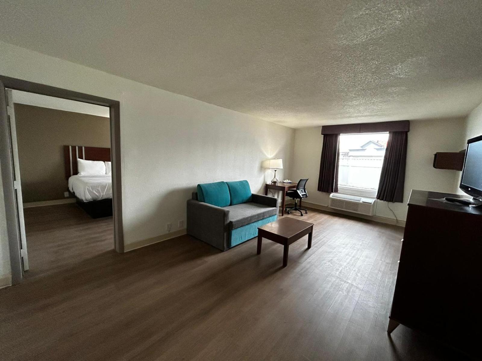 Econo Lodge Inn & Suites Chambersburg Central photo 41