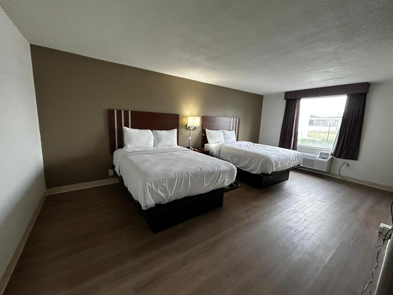 Econo Lodge Inn & Suites Chambersburg Central photo 39