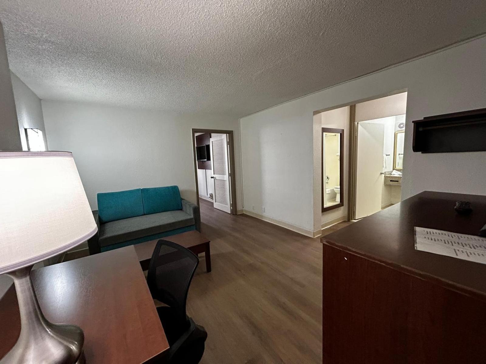 Econo Lodge Inn & Suites Chambersburg Central photo 40
