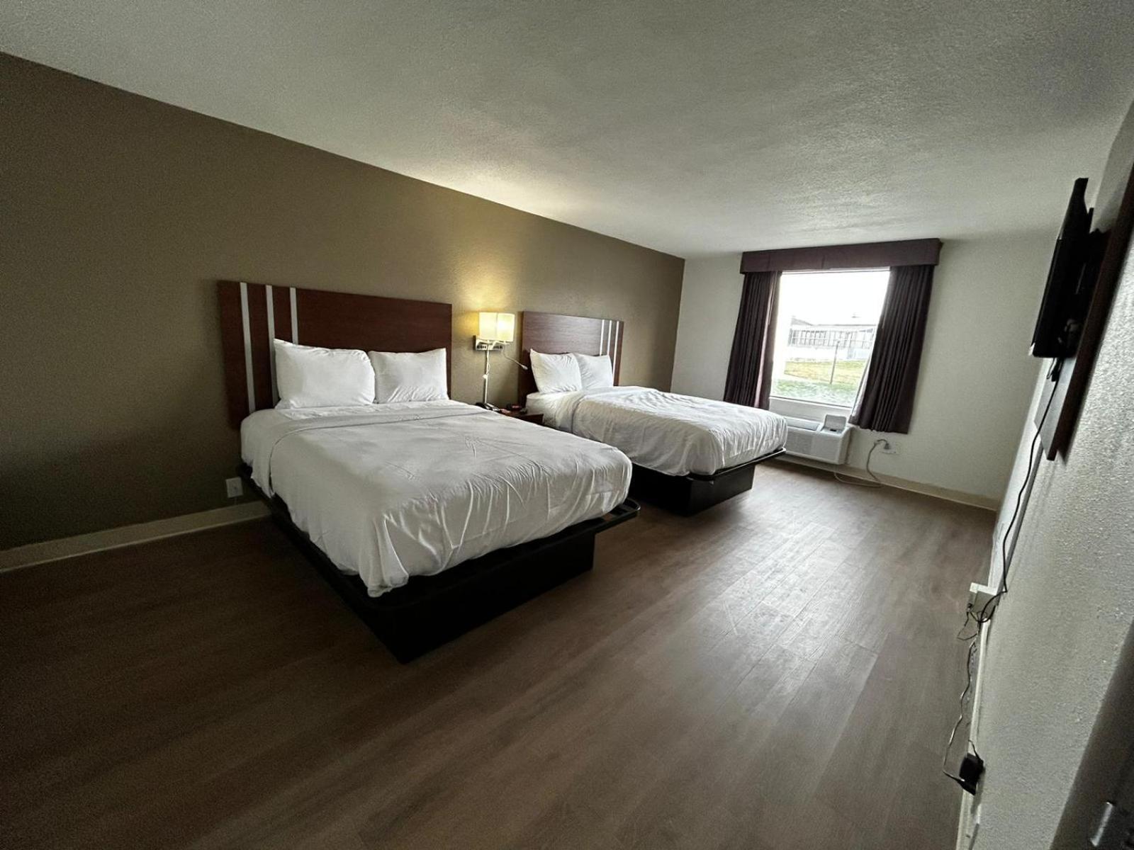 Econo Lodge Inn & Suites Chambersburg Central photo 56