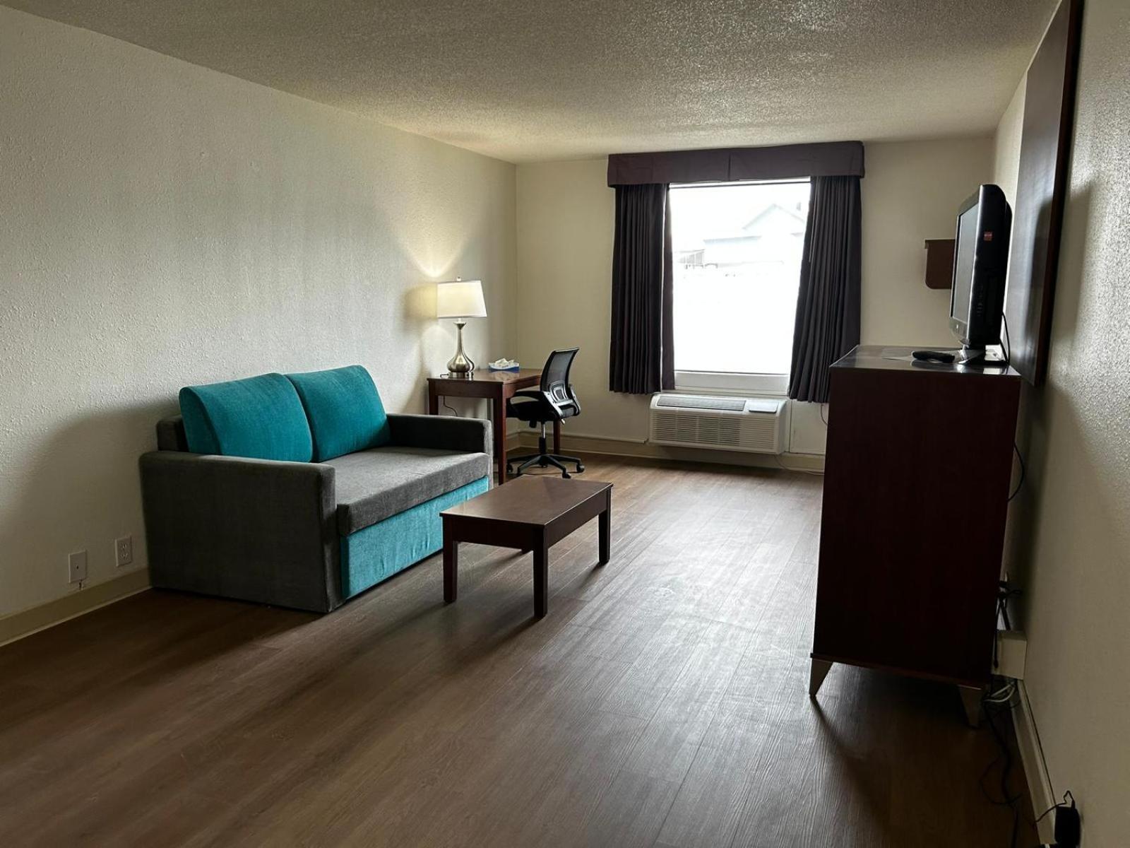 Econo Lodge Inn & Suites Chambersburg Central photo 49