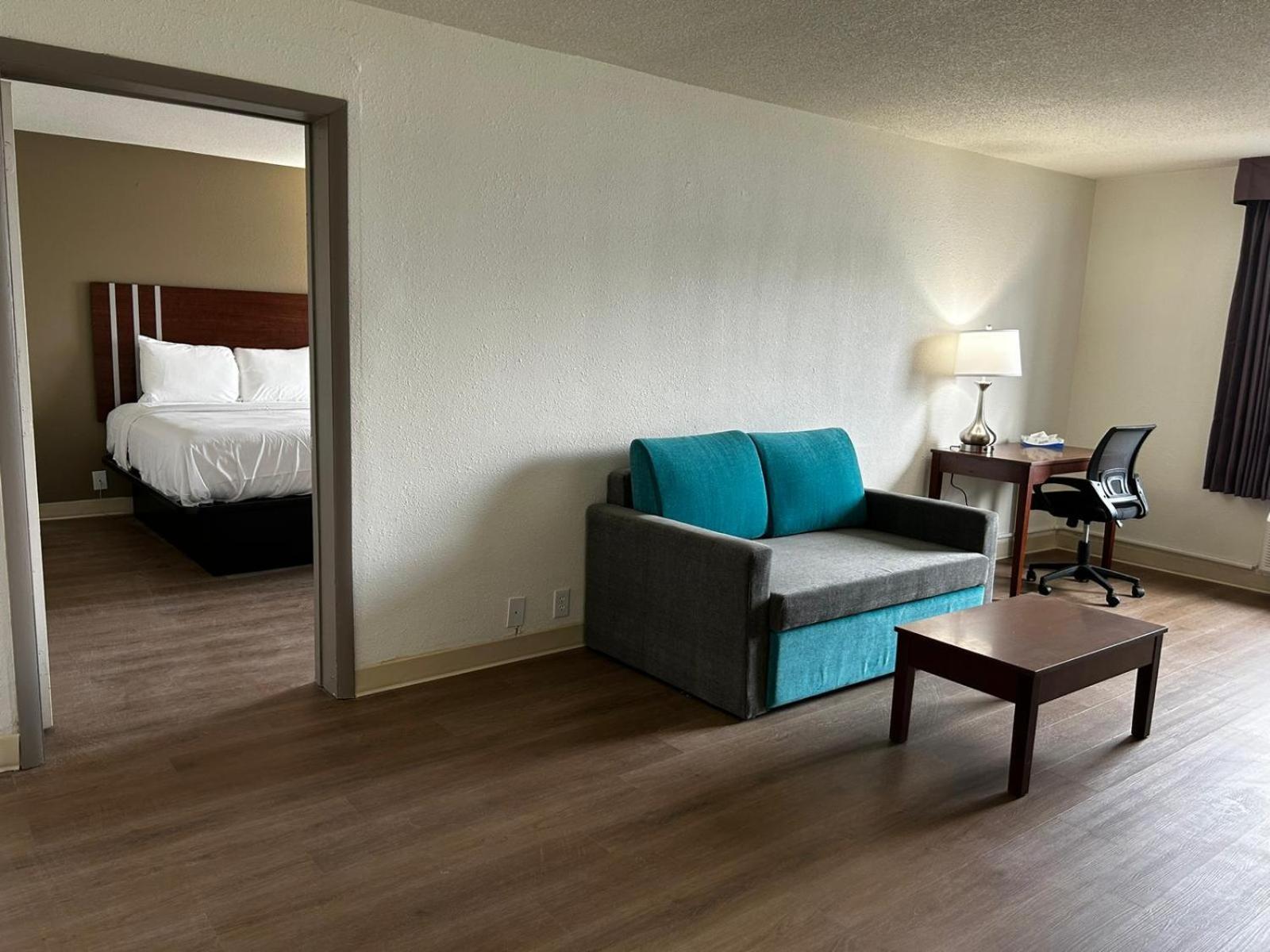 Econo Lodge Inn & Suites Chambersburg Central photo 52