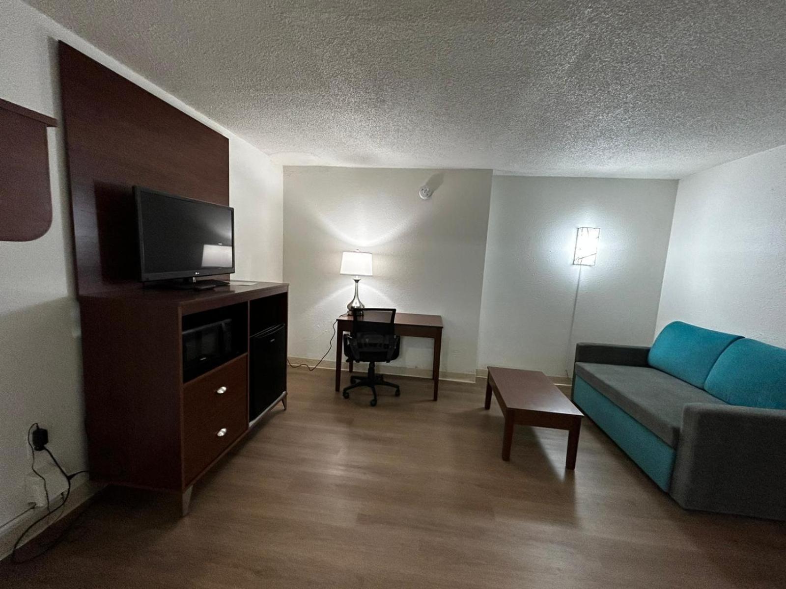 Econo Lodge Inn & Suites Chambersburg Central photo 48