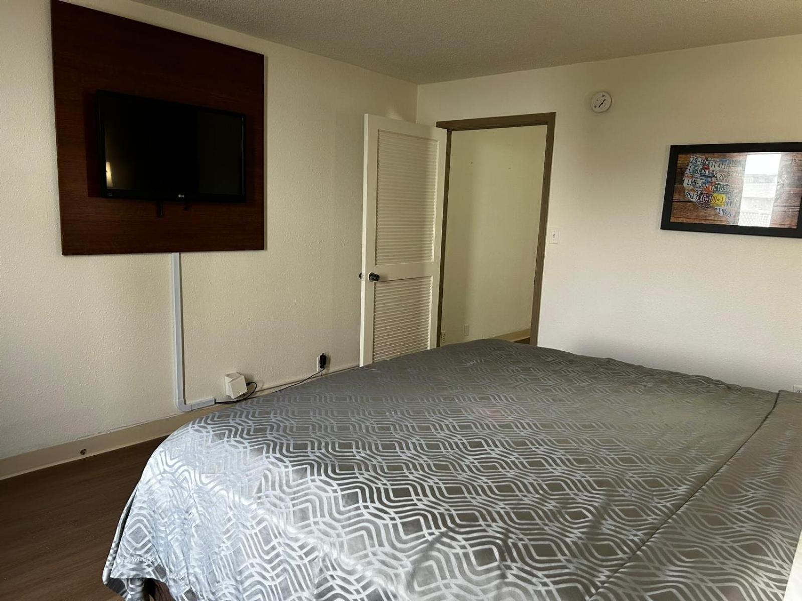 Econo Lodge Inn & Suites Chambersburg Central photo 47