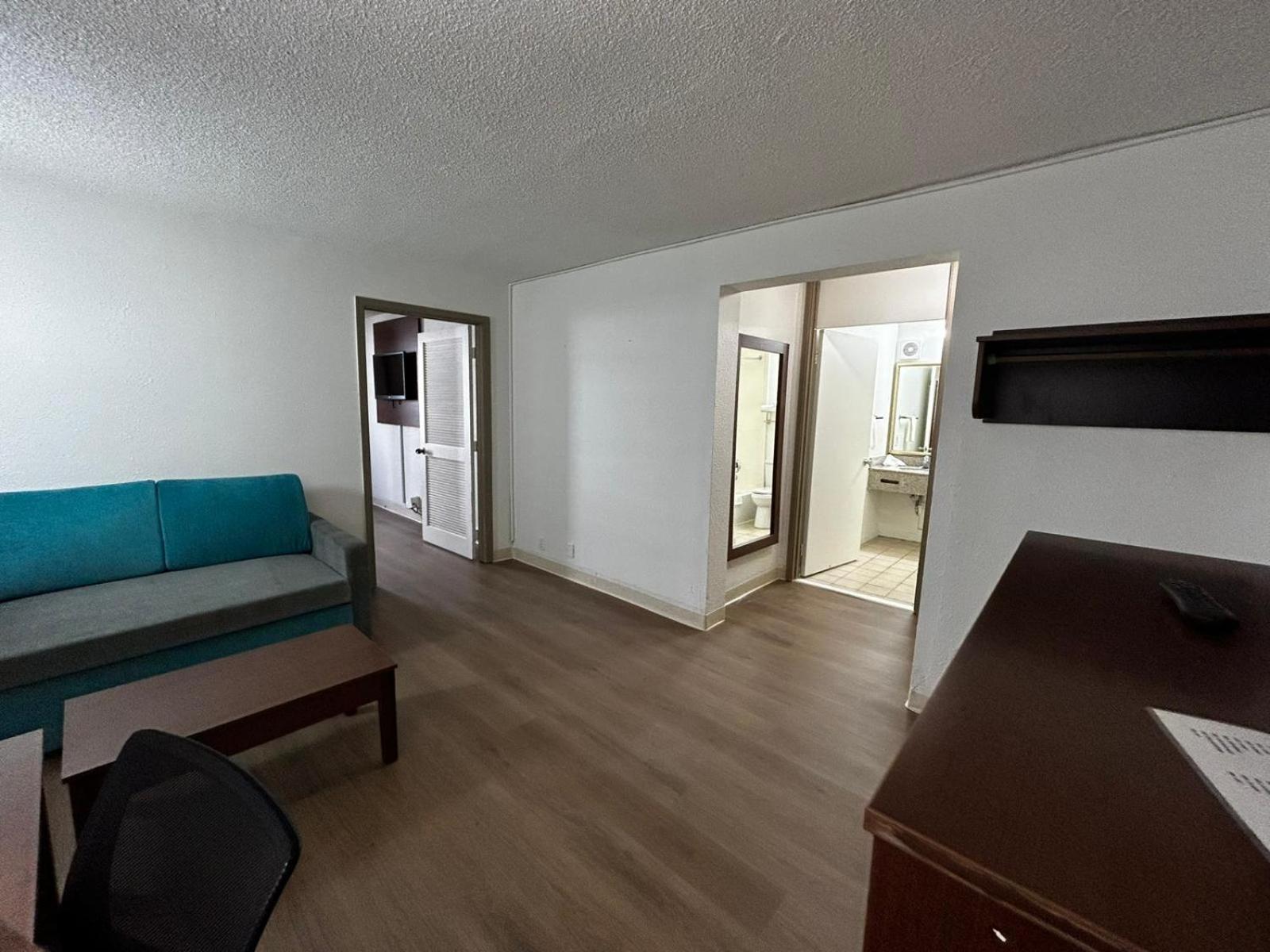 Econo Lodge Inn & Suites Chambersburg Central photo 44