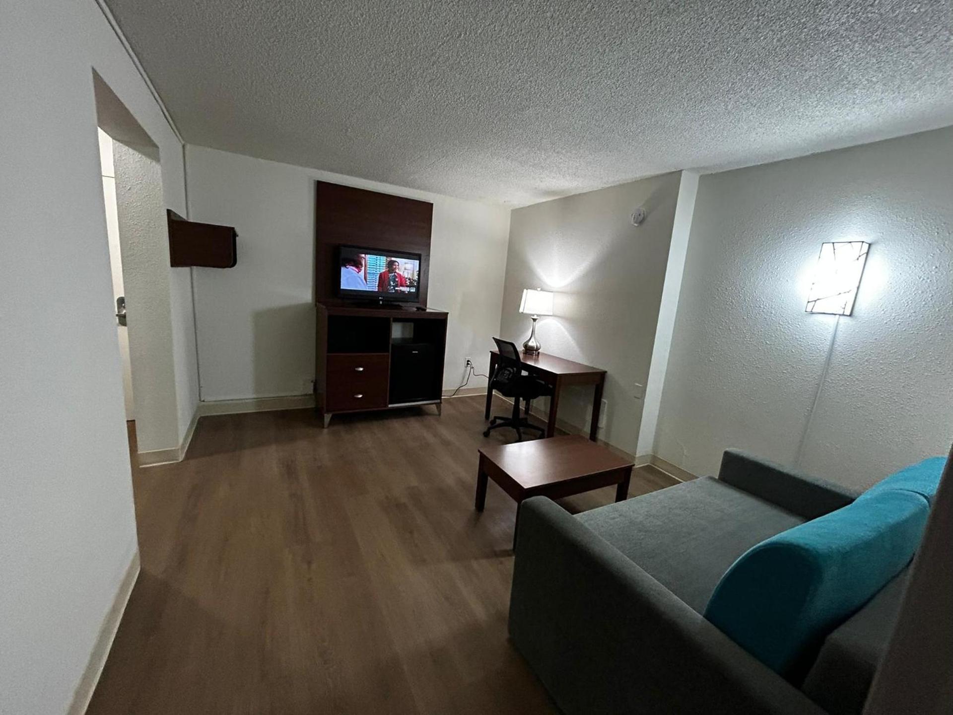 Econo Lodge Inn & Suites Chambersburg Central photo 59