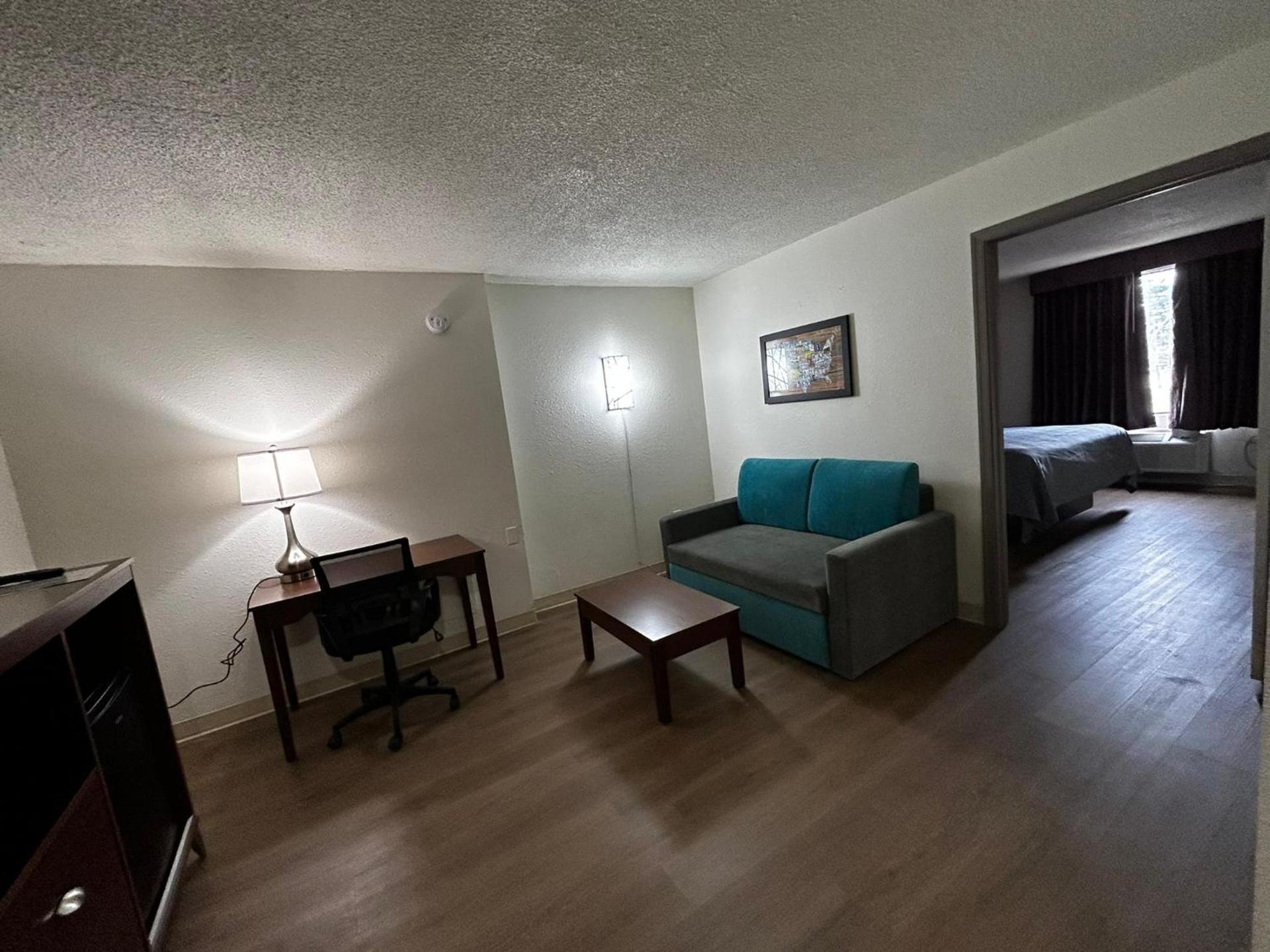 Econo Lodge Inn & Suites Chambersburg Central photo 58