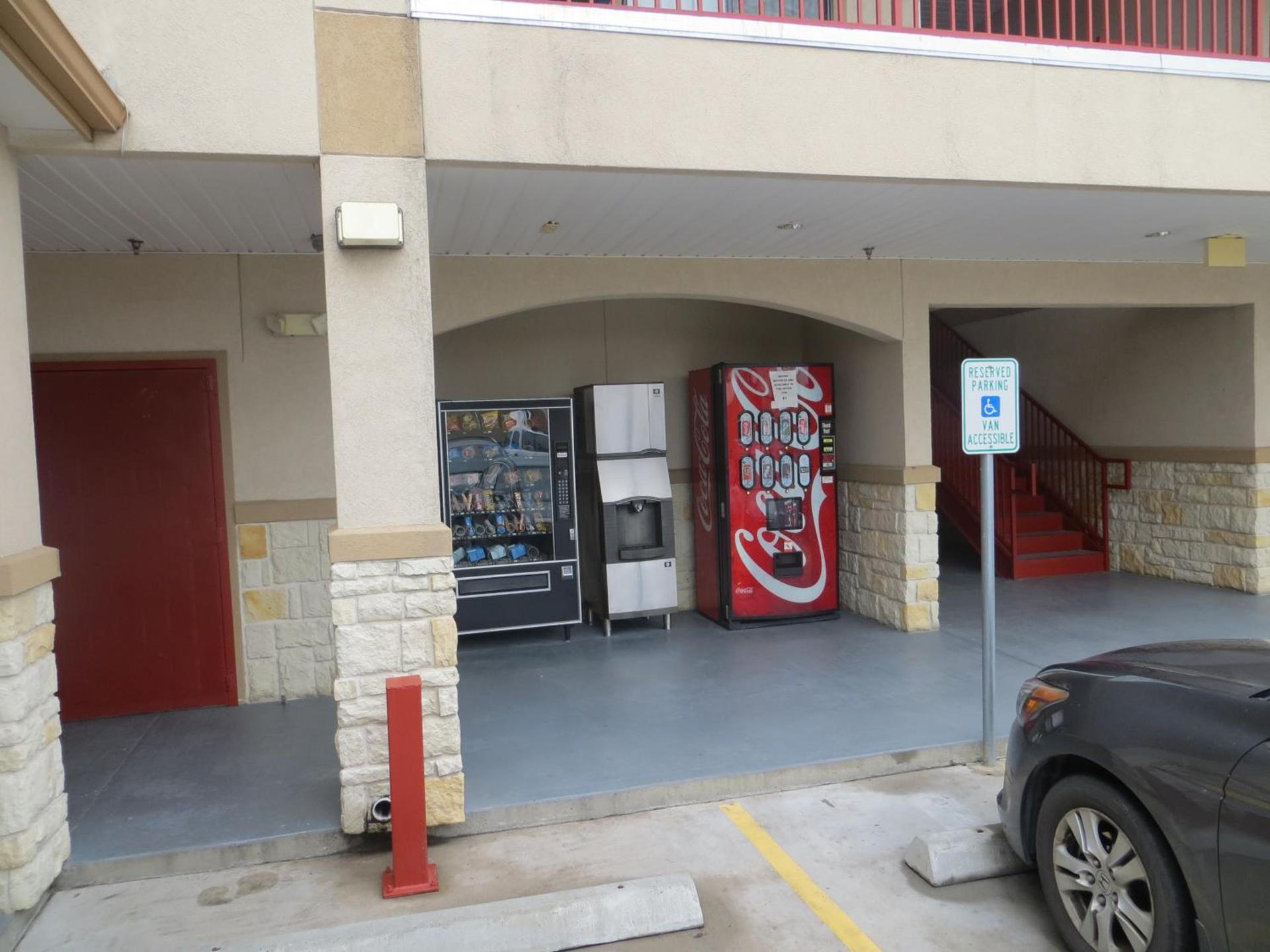 Platinum Inn Katy photo 8