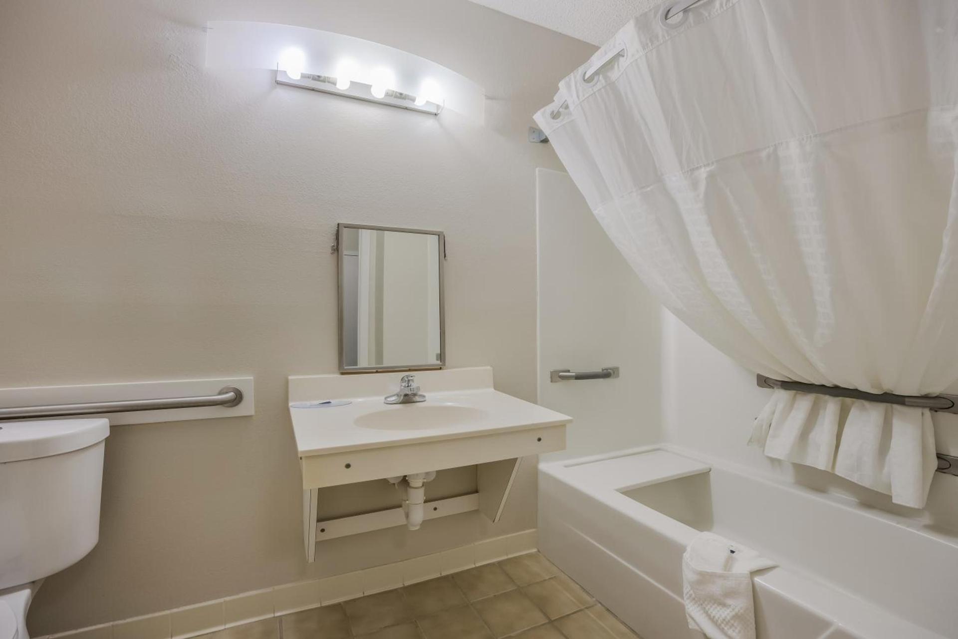 Quality Inn Moultrie photo 56