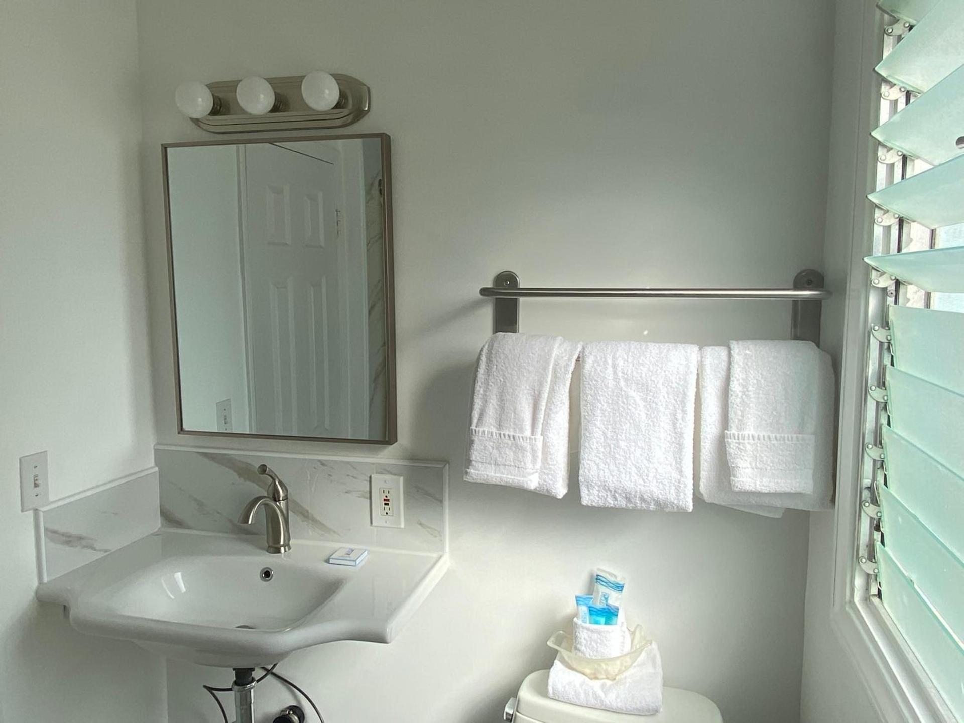 Ocean Lodge Santa Monica Beach Hotel photo 86