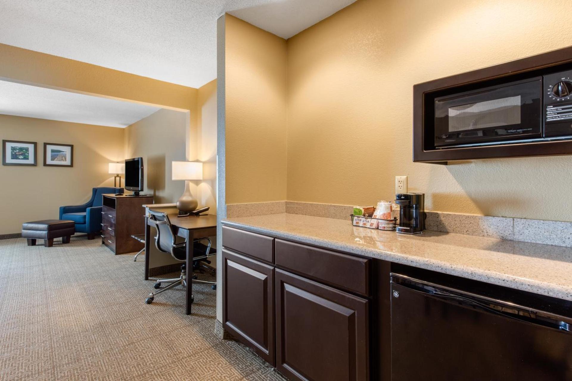 Comfort Inn & Suites Bryant - Benton photo 30
