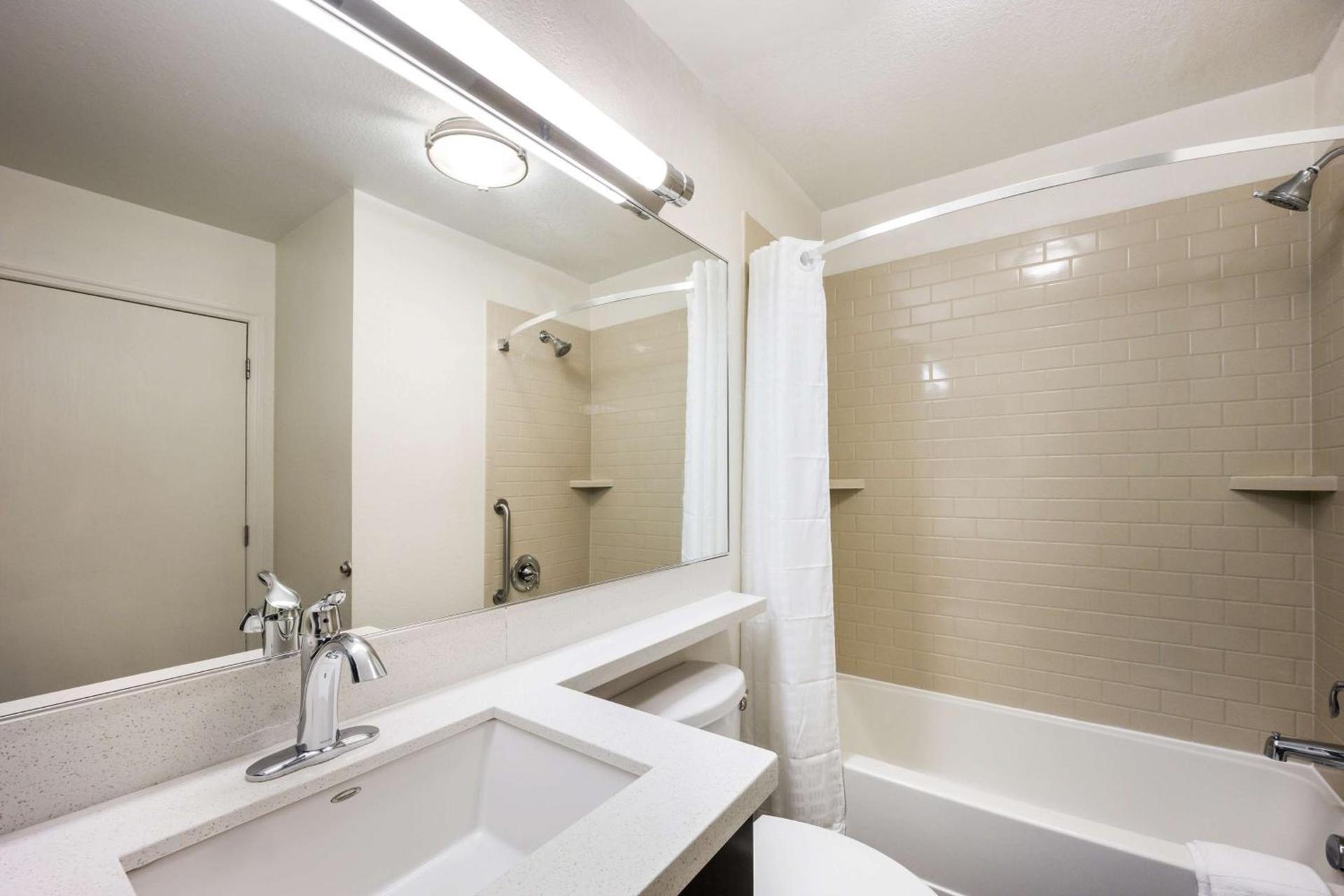 Sonesta Simply Suites Phoenix Glendale photo 23