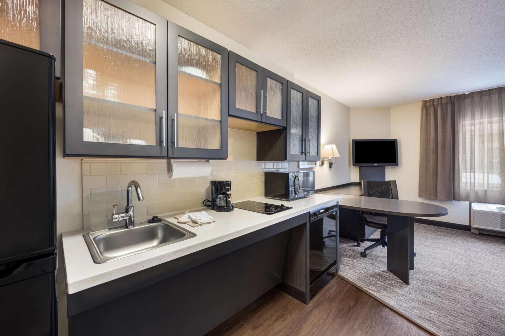 Sonesta Simply Suites Phoenix Glendale photo 24