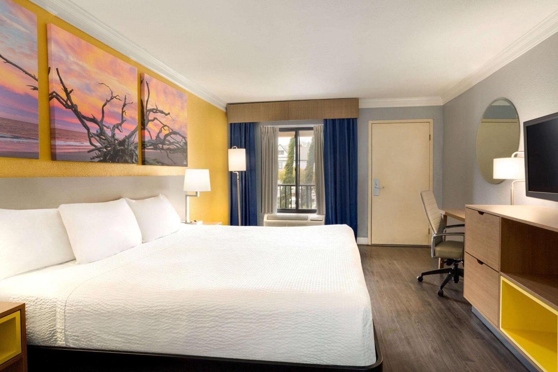 Days Inn by Wyndham Pensacola - Historic Downtown photo 16