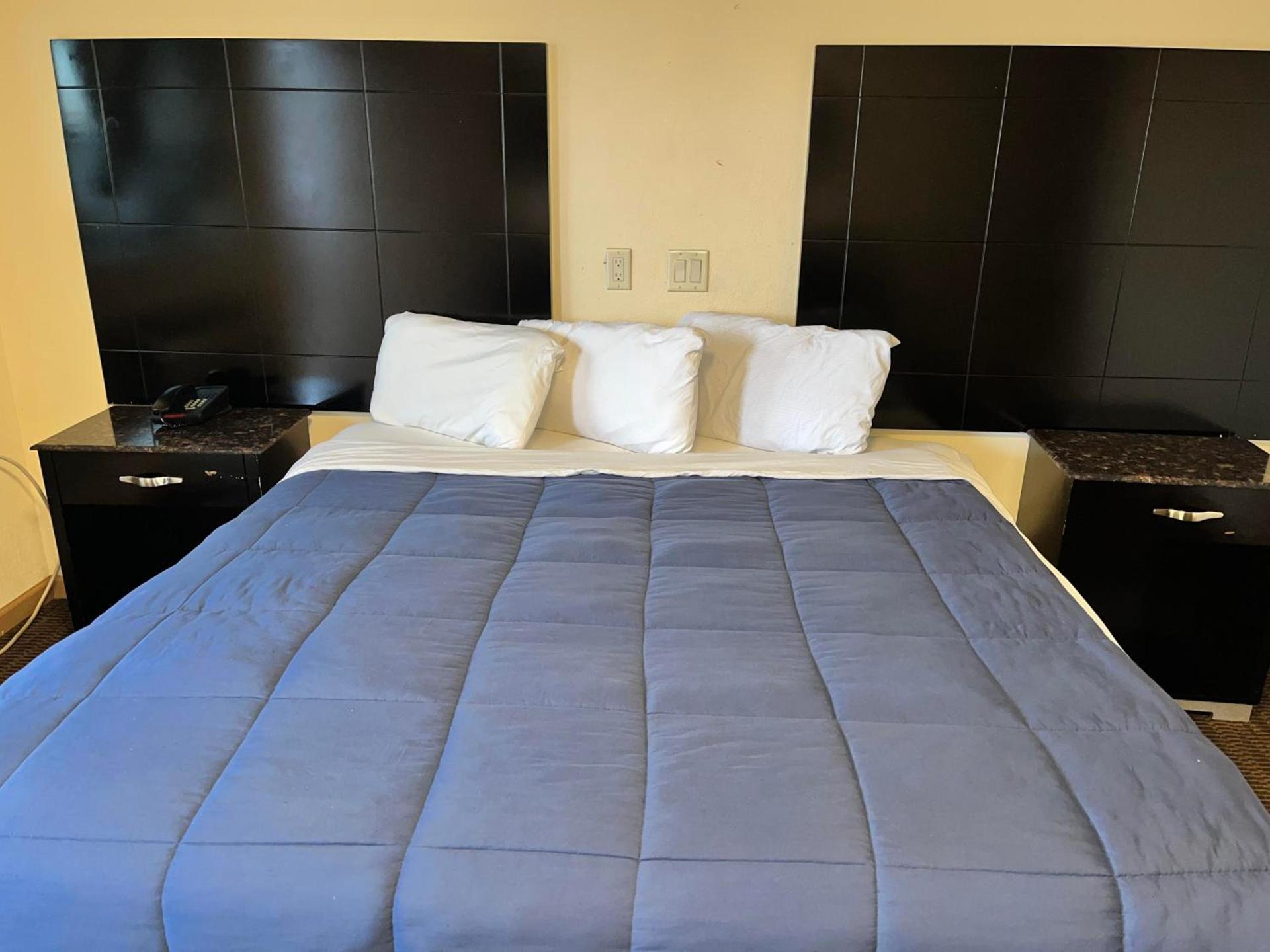 Circle Motor Lodge photo 16