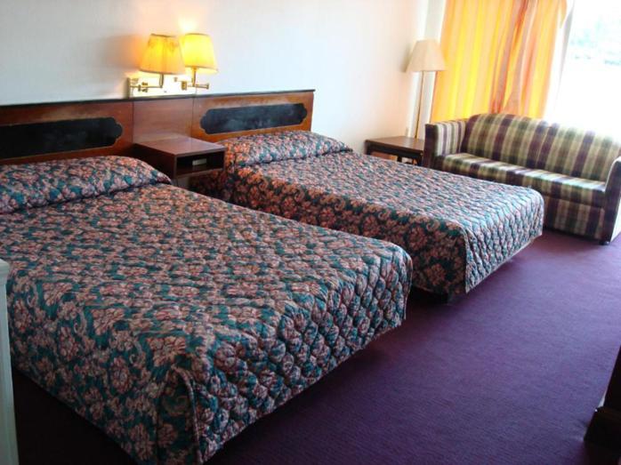 Gray Plaza Motel Benton Rend Lake I-57 photo 8