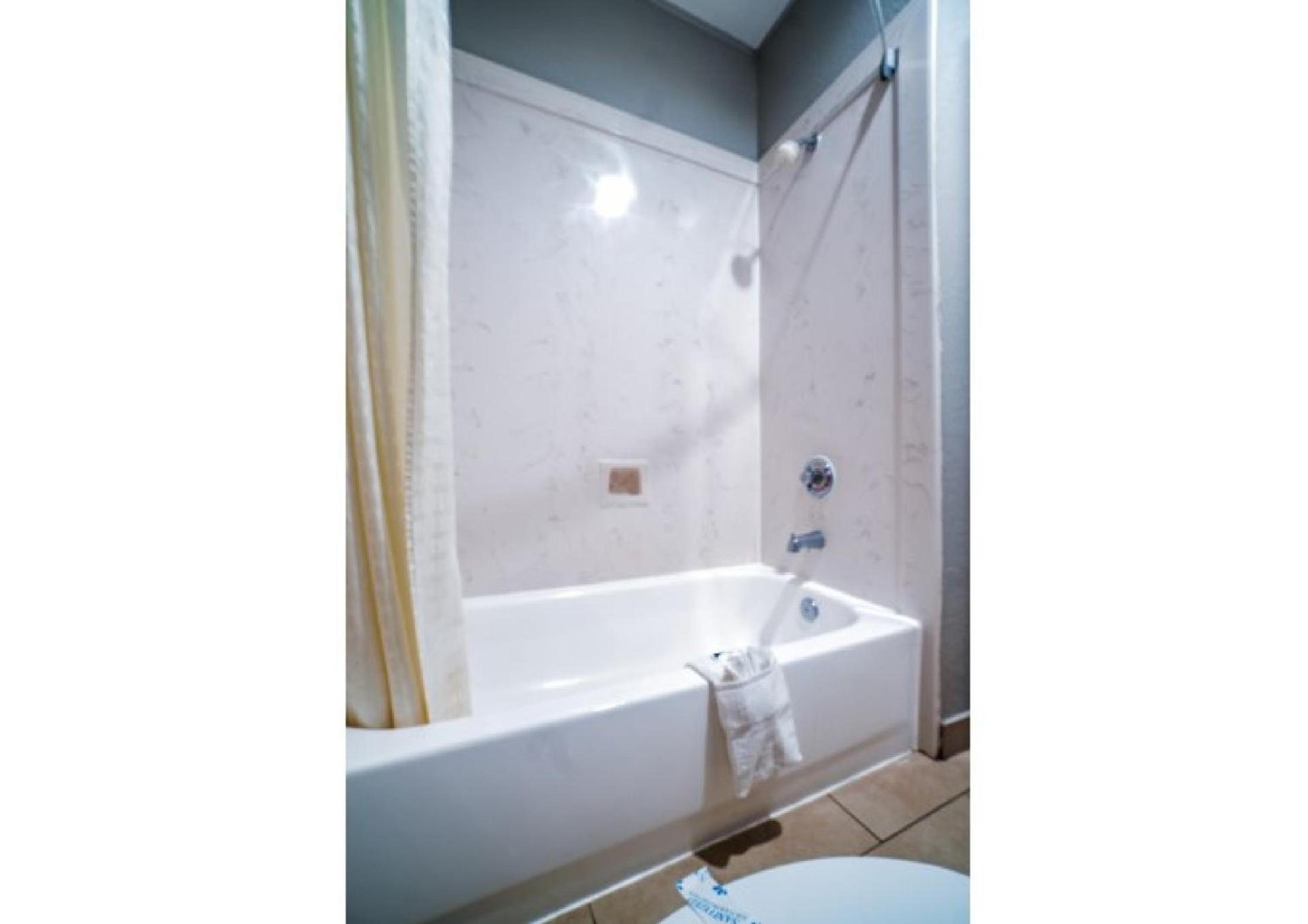 Hotel Bliss Kemah photo 34