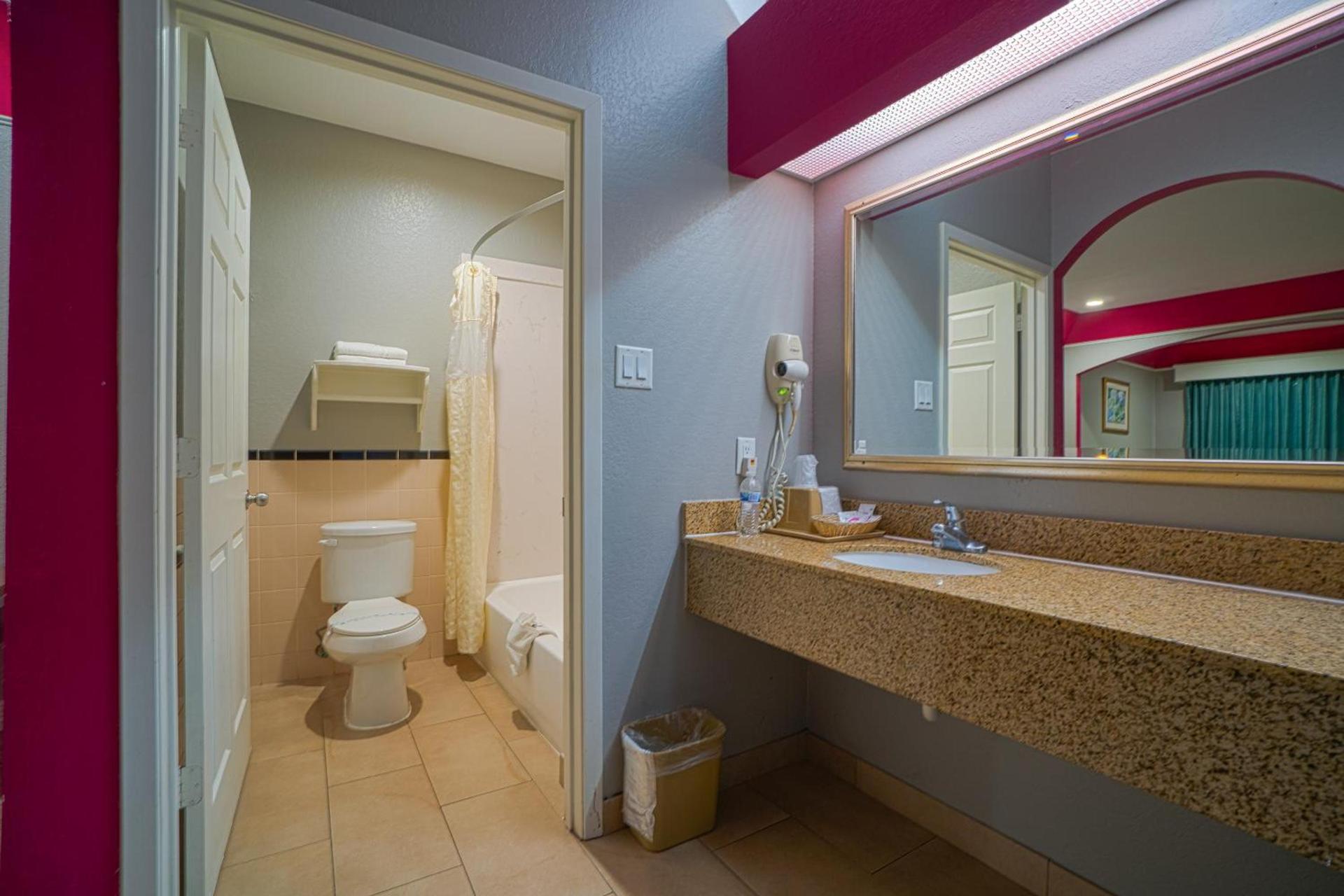 Hotel Bliss Kemah photo 41